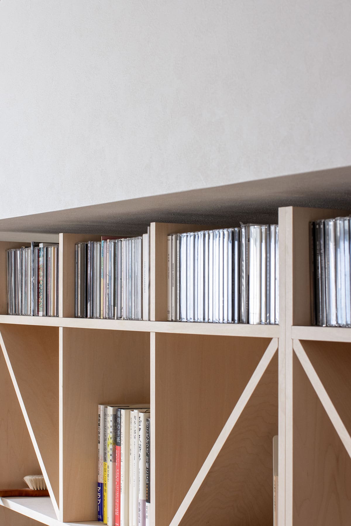 ロフトを活用したテントのような読書空間 - Shelf 壁一面の本棚 奥行350mm - マルゲリータお客様事例