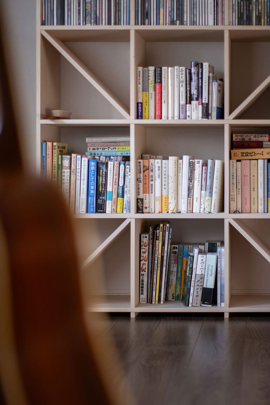 ロフトを活用したテントのような読書空間 - Shelf 壁一面の本棚 奥行350mm - マルゲリータお客様事例