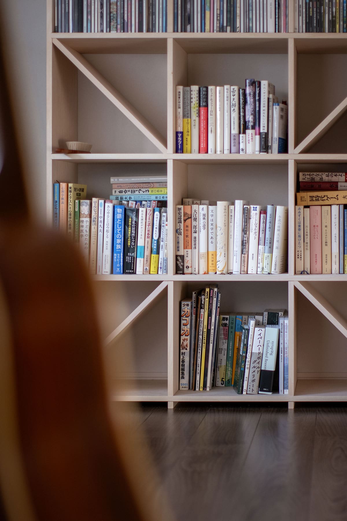 ロフトを活用したテントのような読書空間 - Shelf 壁一面の本棚 奥行350mm - マルゲリータお客様事例