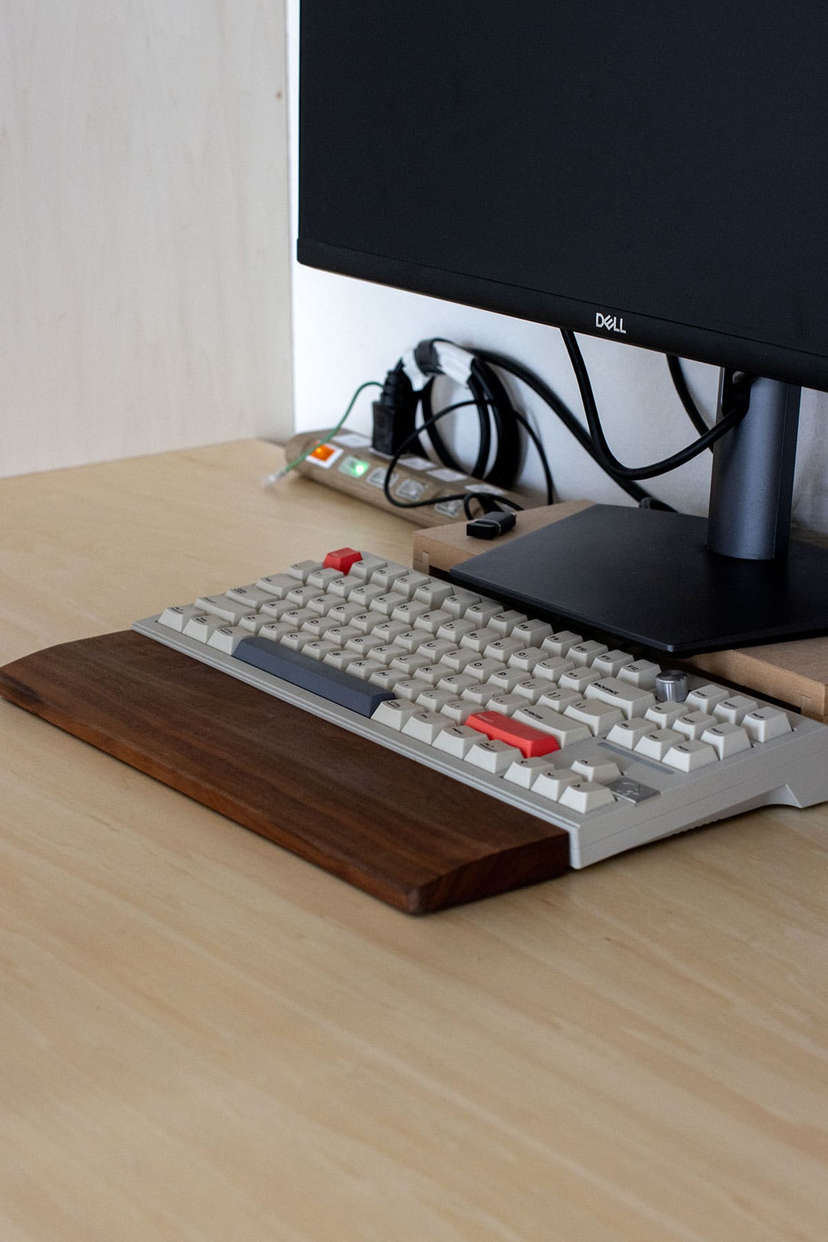 雁行した形のリビングに - Shelf カウンター付き本棚 - マルゲリータお客様事例