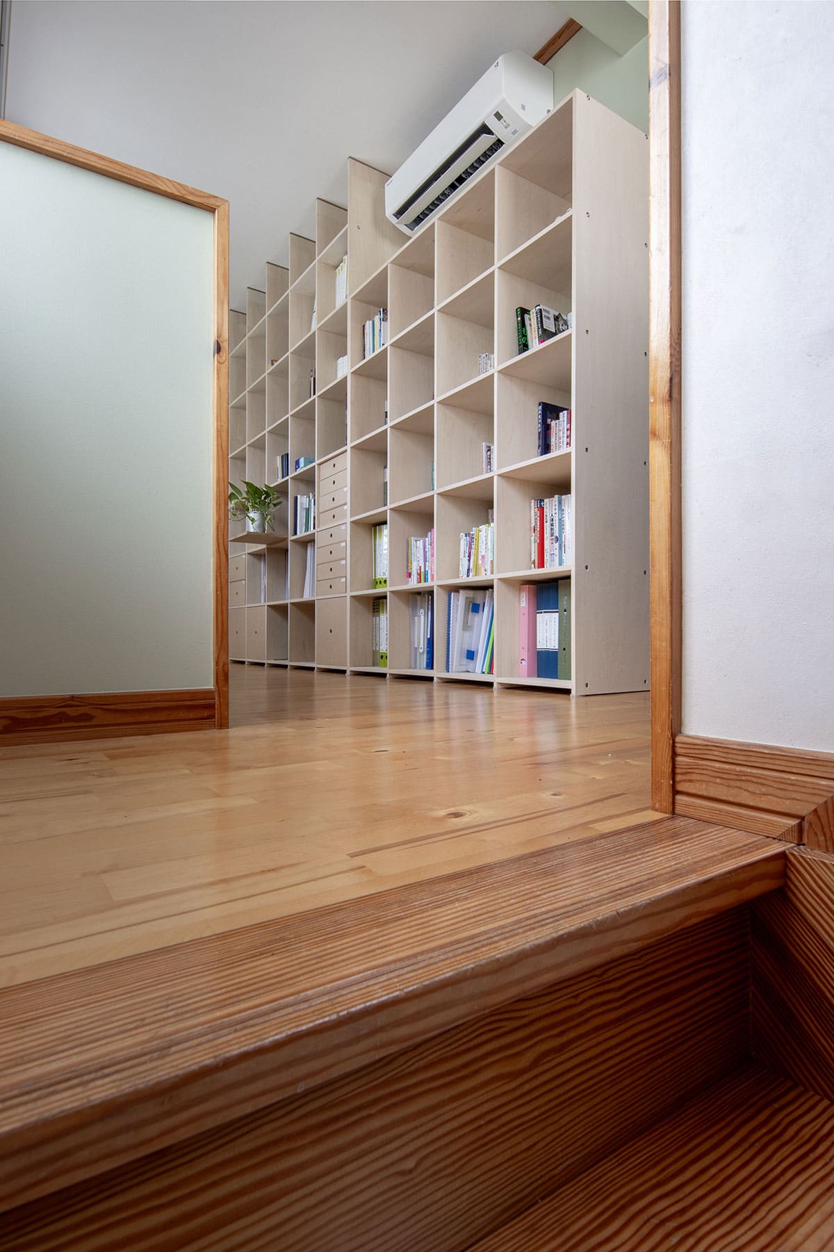 Shelf 壁一面の本棚 奥行350mm - マルゲリータお客様事例