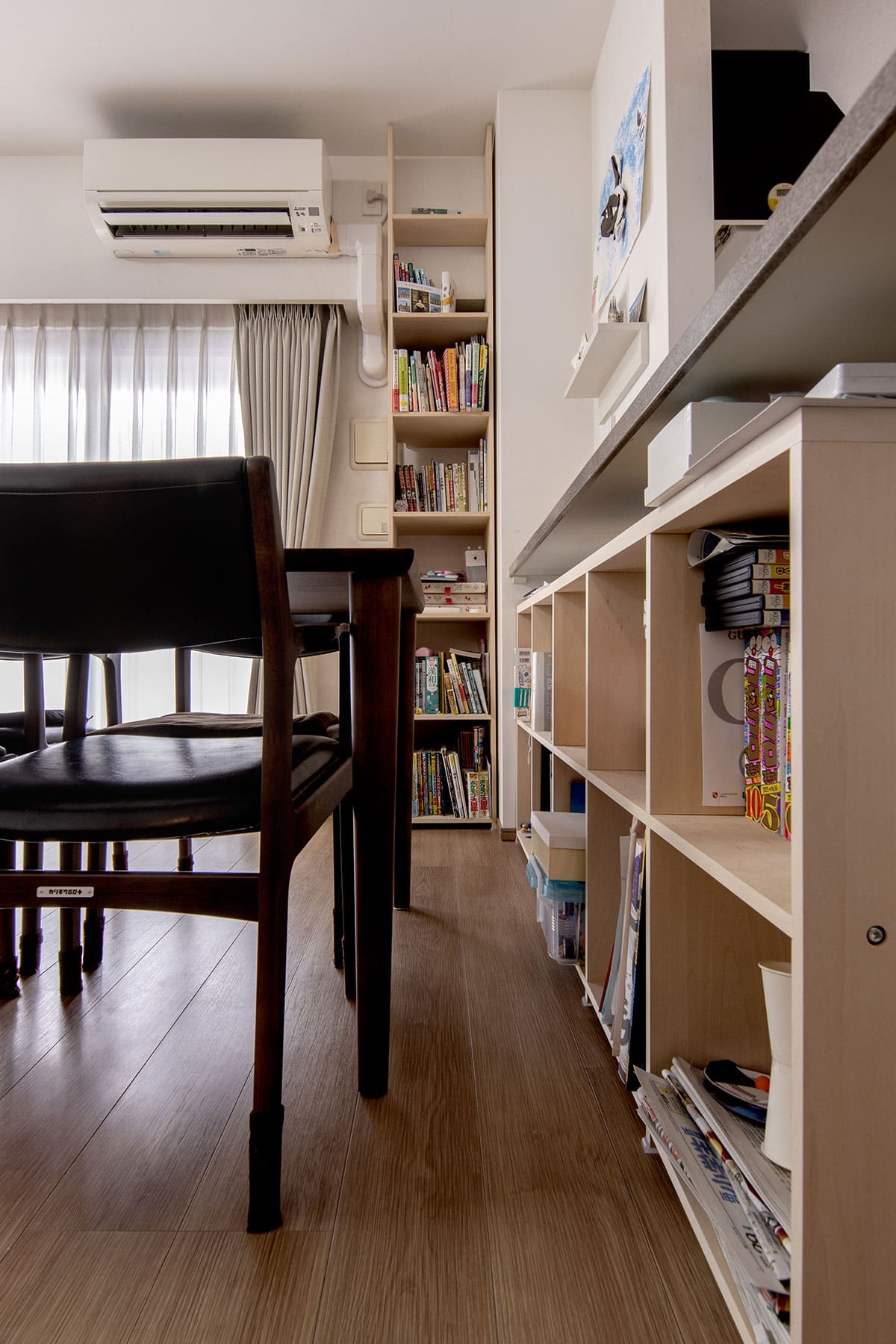 限られた隙間を有効に使う - Shelf スリム本棚/ロータイプ本棚 - マルゲリータお客様事例