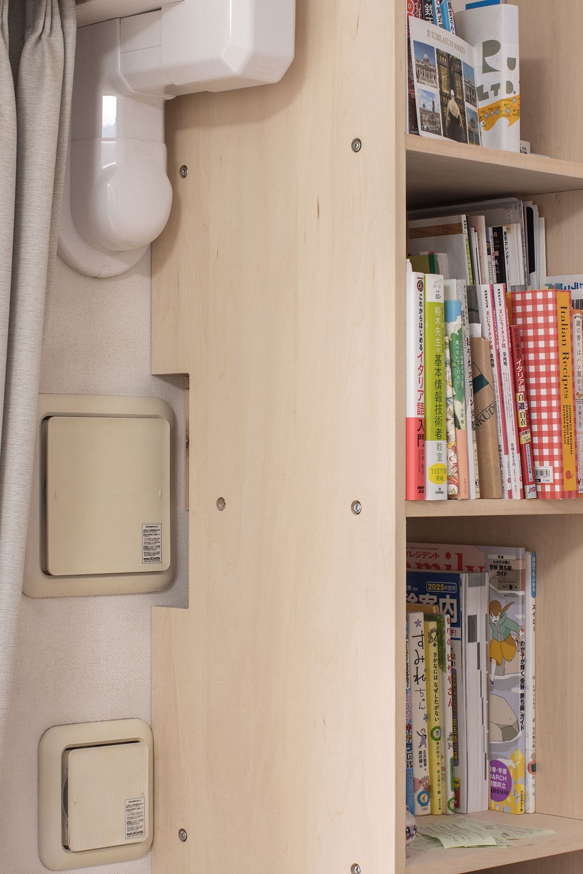 限られた隙間を有効に使う - Shelf スリム本棚/ロータイプ本棚 - マルゲリータお客様事例