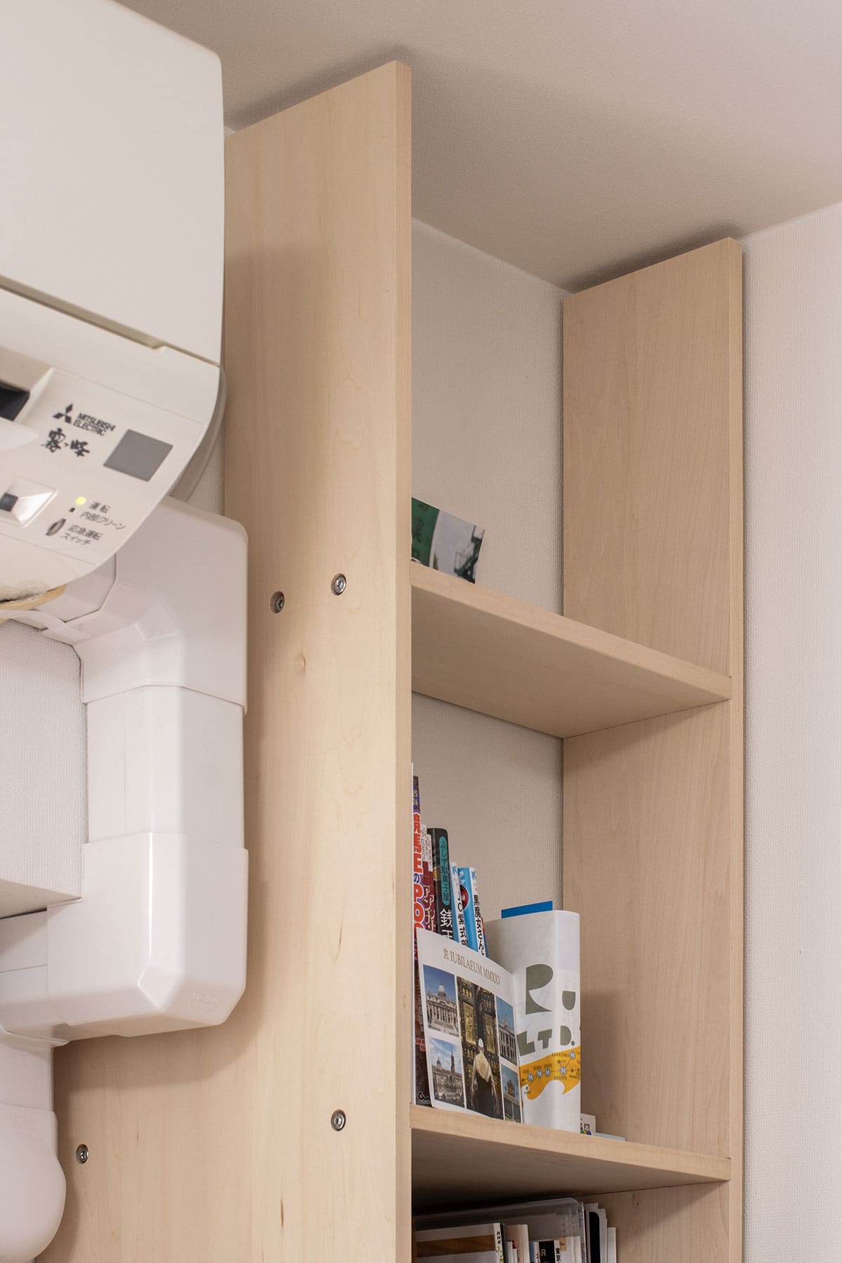 限られた隙間を有効に使う - Shelf スリム本棚/ロータイプ本棚 - マルゲリータお客様事例