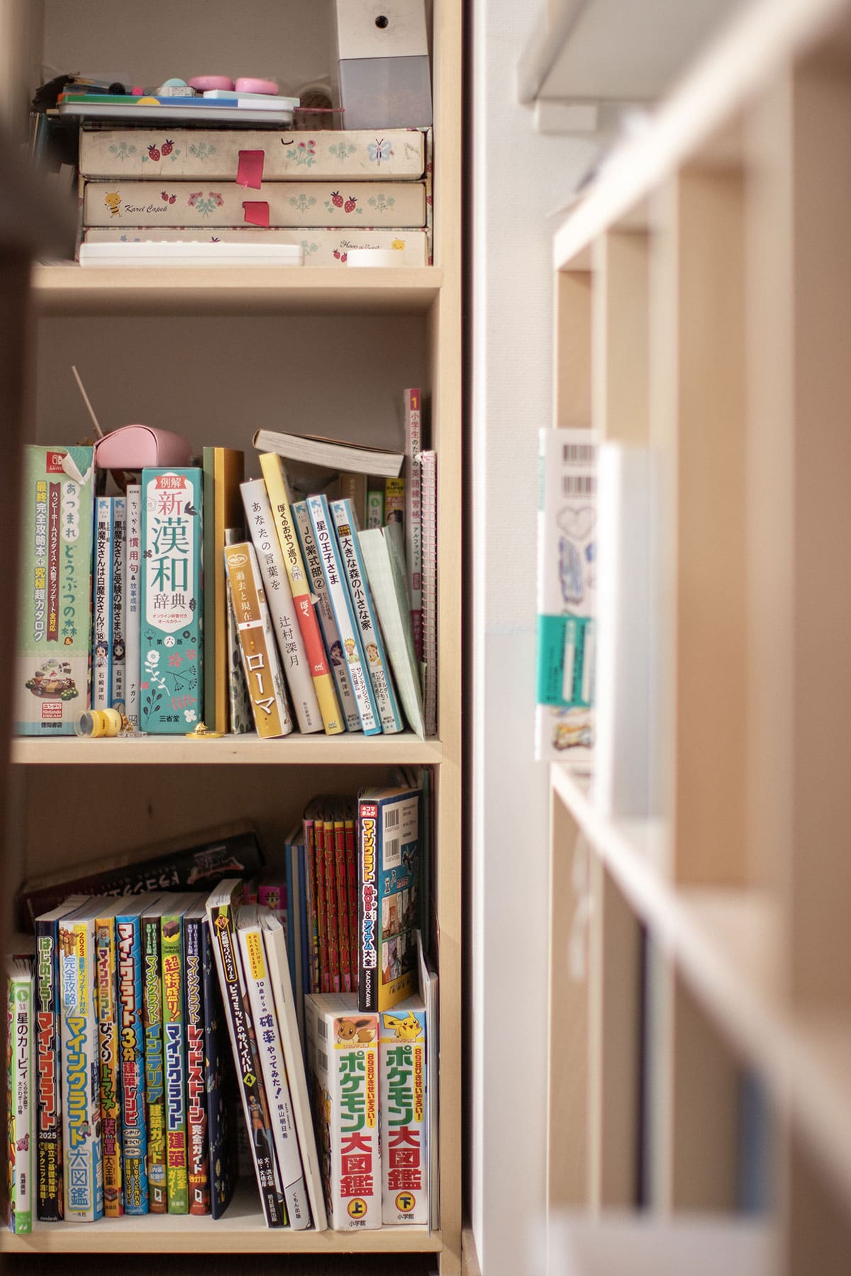 限られた隙間を有効に使う - Shelf スリム本棚/ロータイプ本棚 - マルゲリータお客様事例