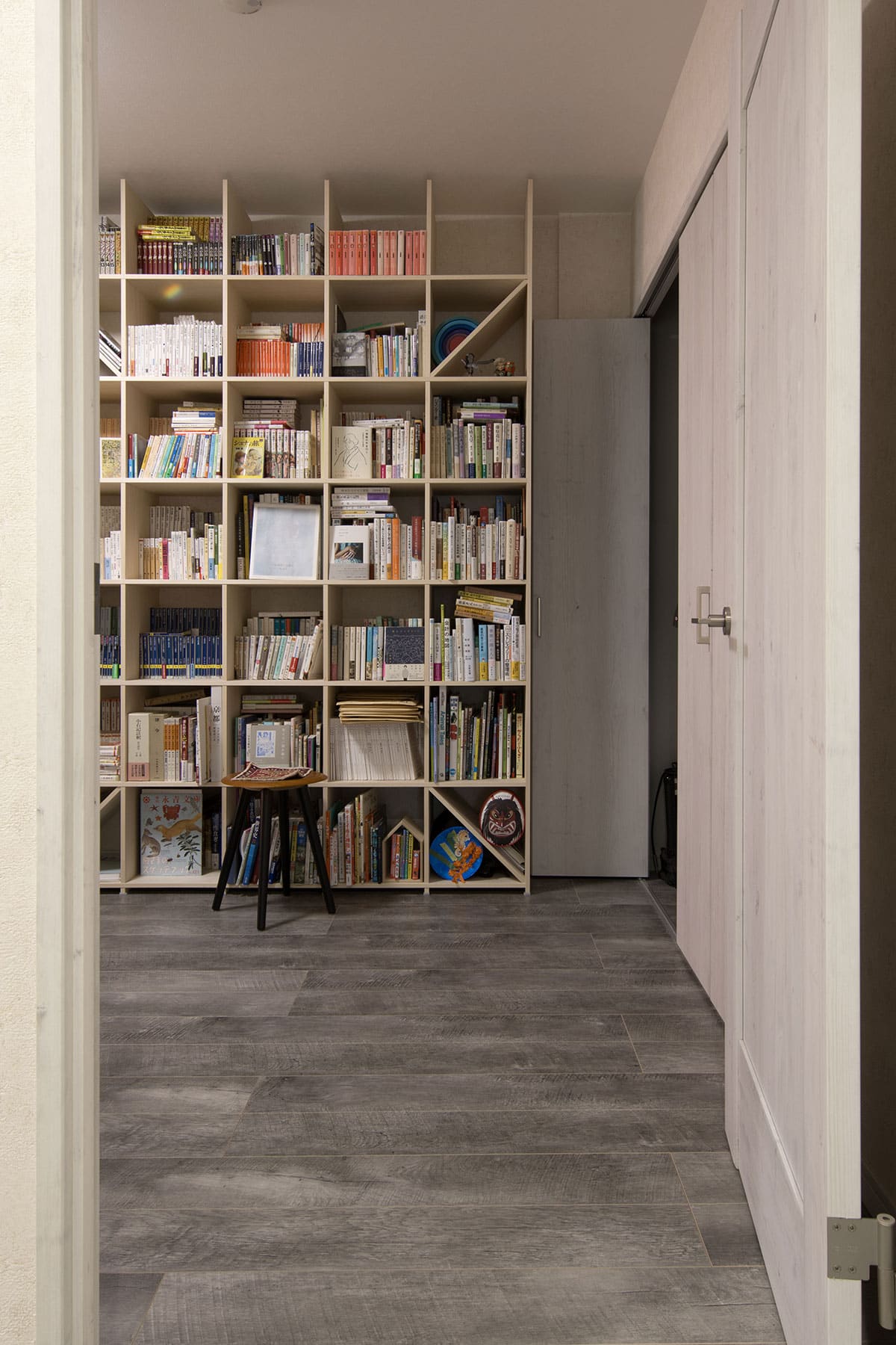 書斎の本棚 - Shelf 壁一面の本棚 奥行350mm - マルゲリータお客様事例