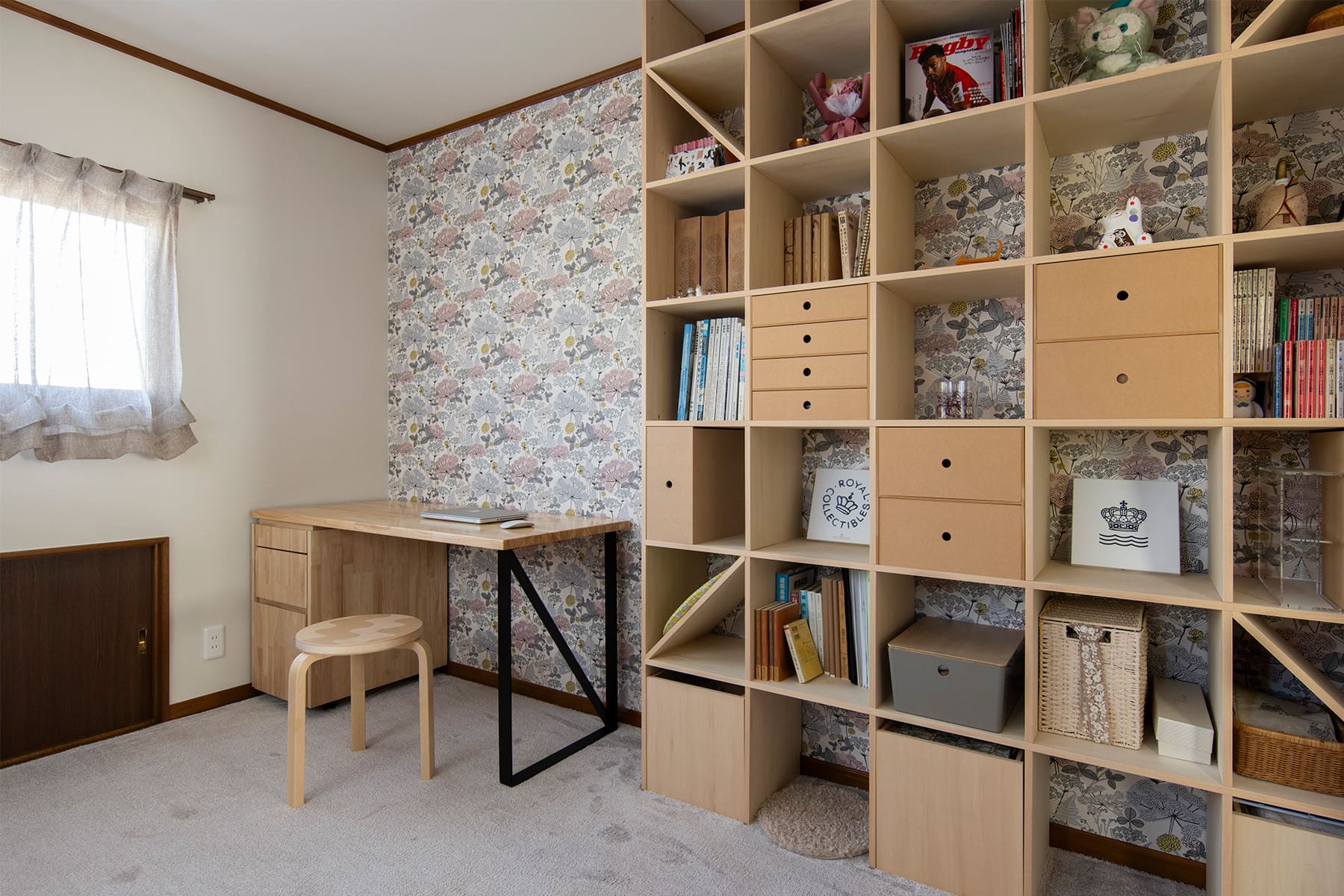 書斎の本棚・デスク - Shelf 壁一面の本棚 奥行250・壁一面の本棚 奥行350・Studio ワークデスク - マルゲリータお客様事例