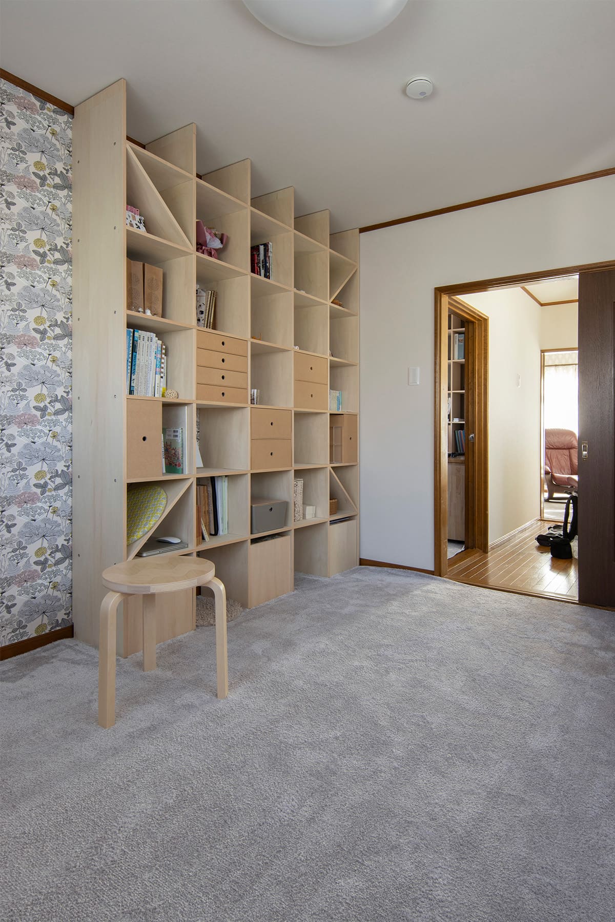 書斎の本棚・デスク - Shelf 壁一面の本棚 奥行250・壁一面の本棚 奥行350・Studio ワークデスク - マルゲリータお客様事例