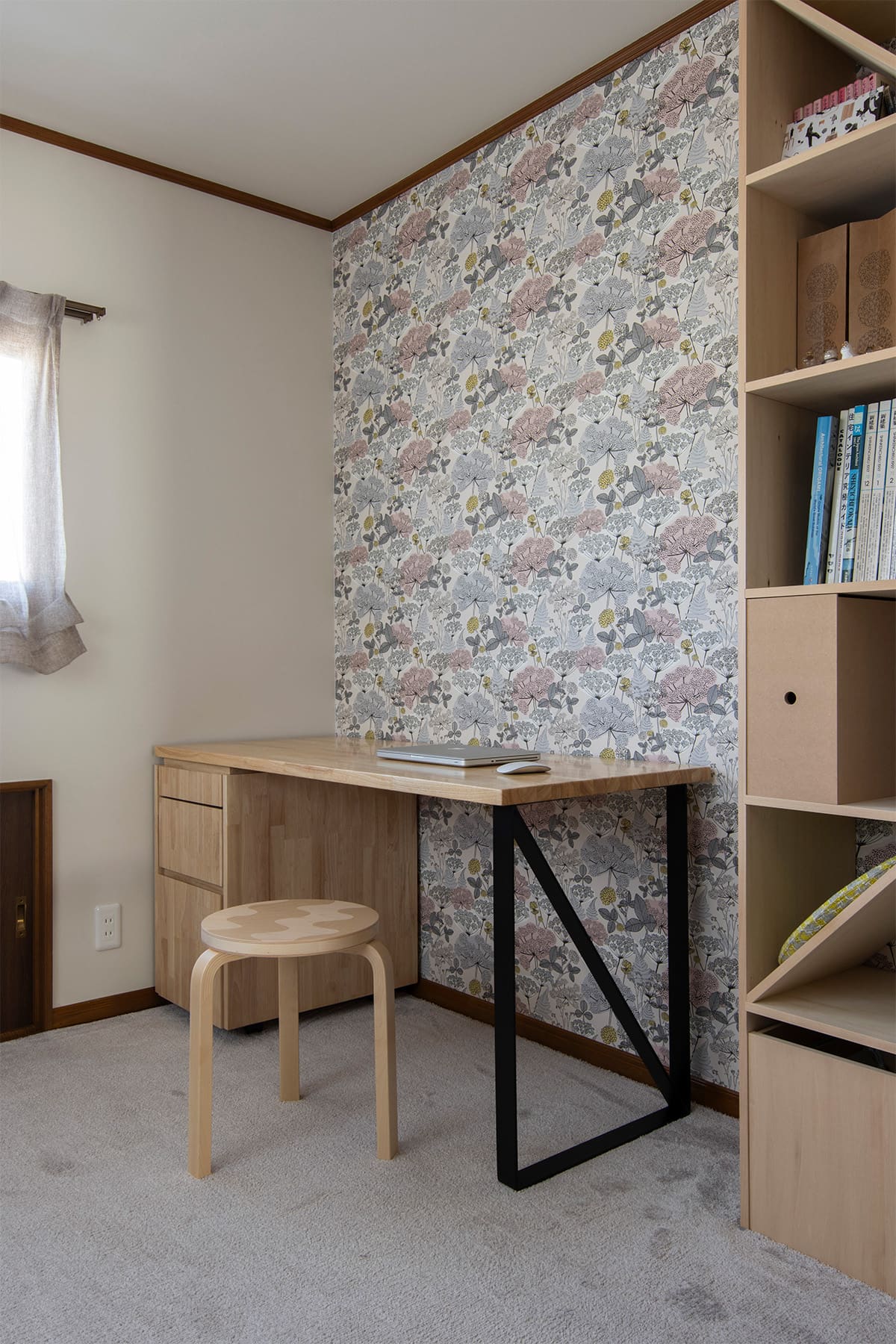 書斎の本棚・デスク - Shelf 壁一面の本棚 奥行250・壁一面の本棚 奥行350・Studio ワークデスク - マルゲリータお客様事例