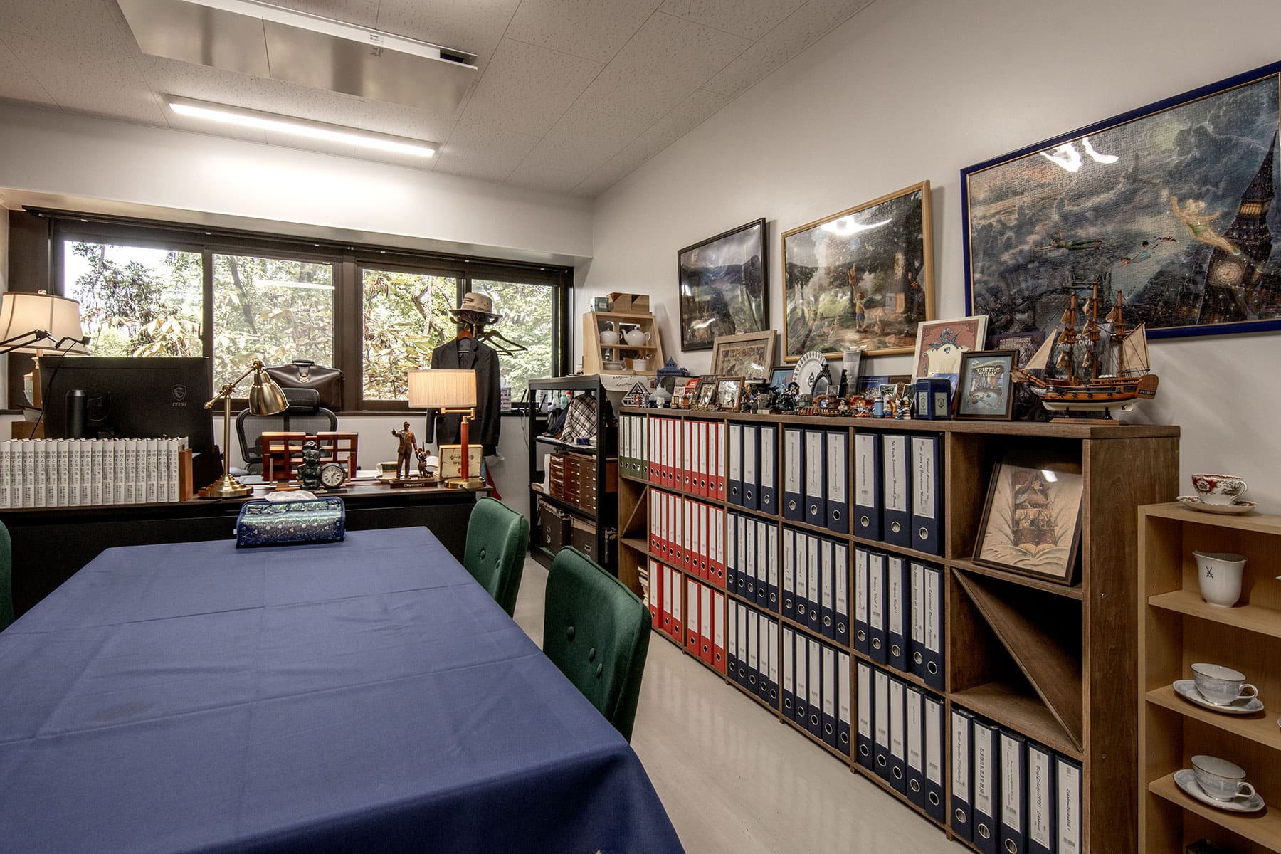 筑波大学人間系教育学域の研究室に - Shelf 壁一面の本棚 奥行250mm/ロータイプ本棚 - マルゲリータお客様事例