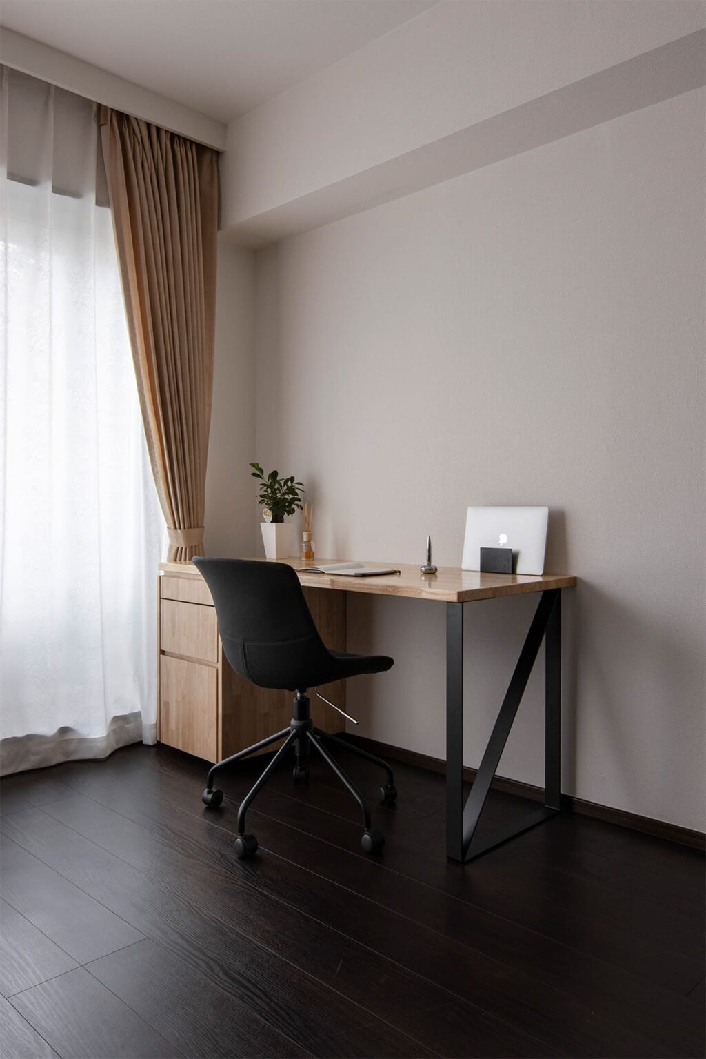 おしゃれなパソコンデスクのおすすめ11選　木製・コンパクト・ロータイプなどの事例を紹介