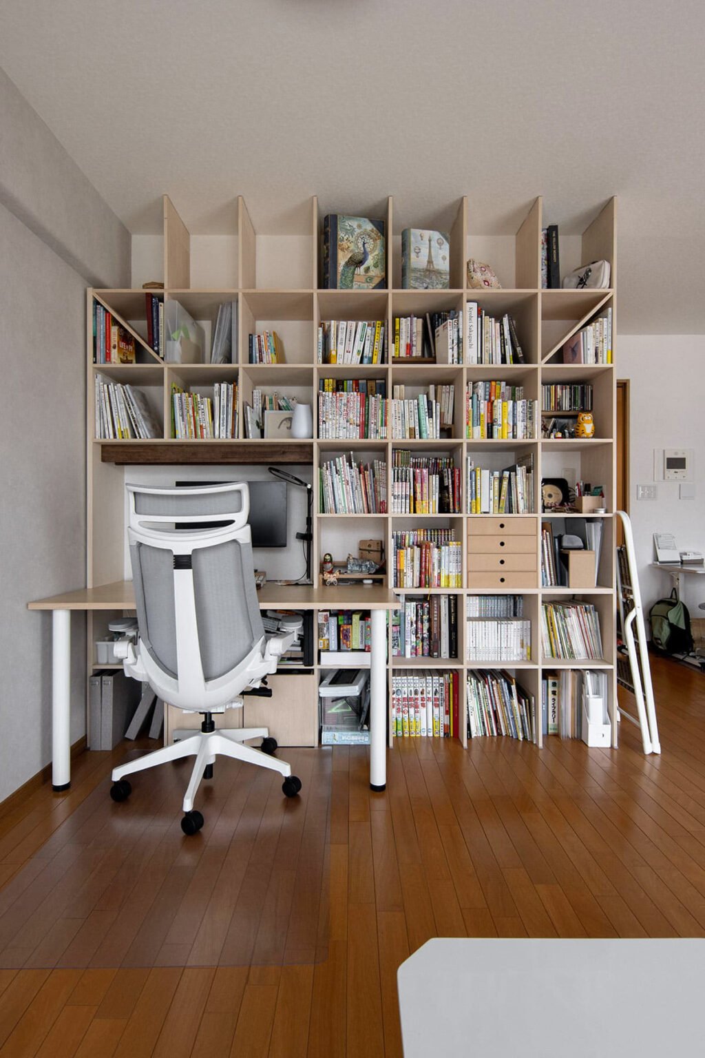 在宅デスクのおすすめ10選 おしゃれ・コンパクト・L字などのデスクの事例を紹介