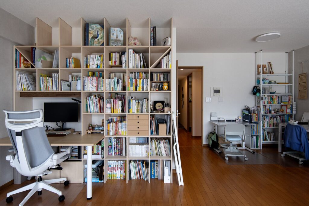 在宅デスクのおすすめ10選 おしゃれ・コンパクト・L字などのデスクの事例を紹介