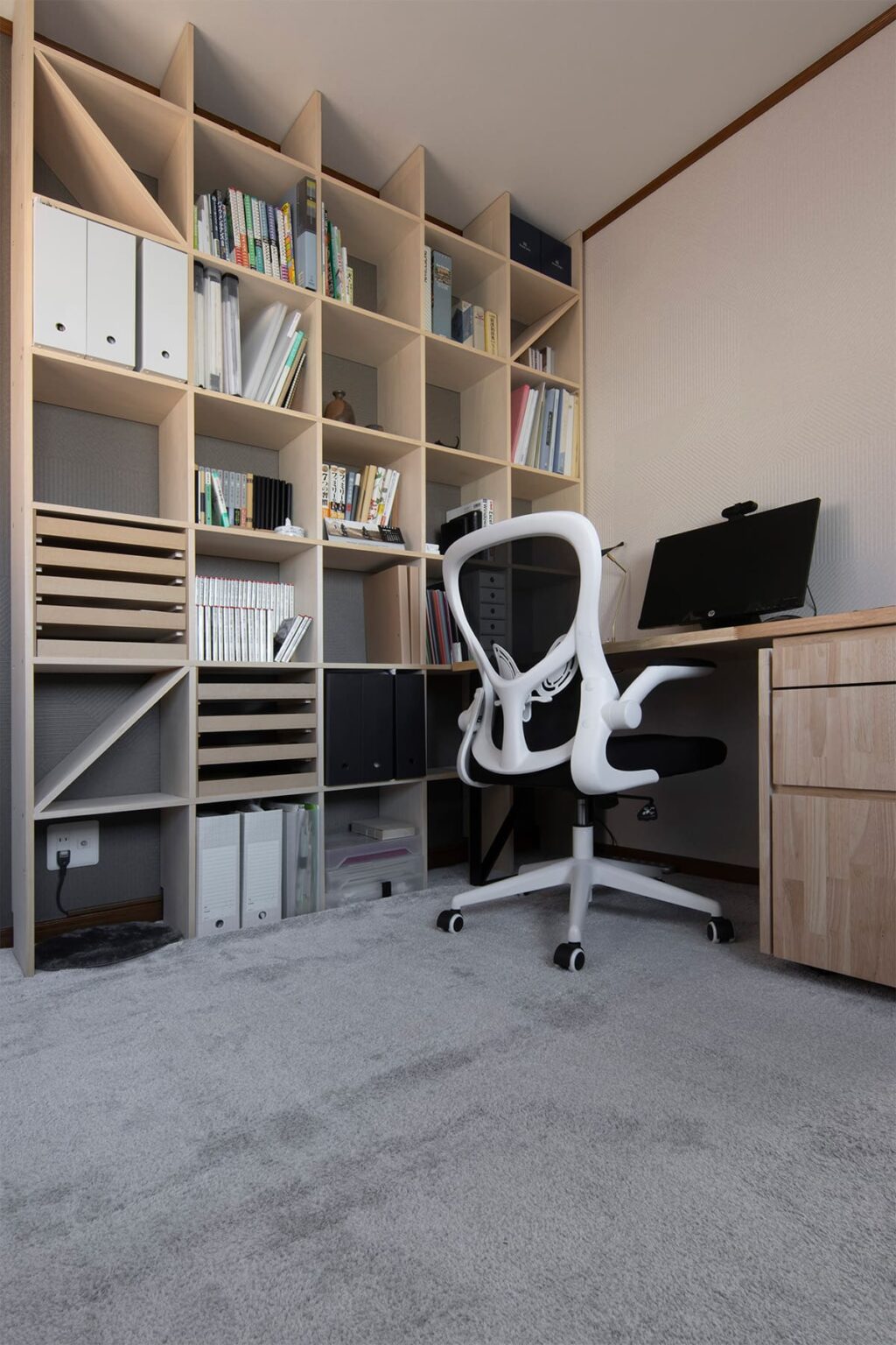 おすすめのおしゃれコーナーデスク14選　大きめ・小さめ・省スペースデスクの事例を紹介