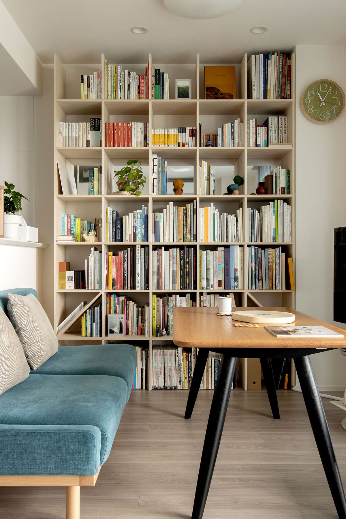 リビングダイニングの本棚 - Shelf 壁一面の本棚 奥行250mm - マルゲリータお客様事例