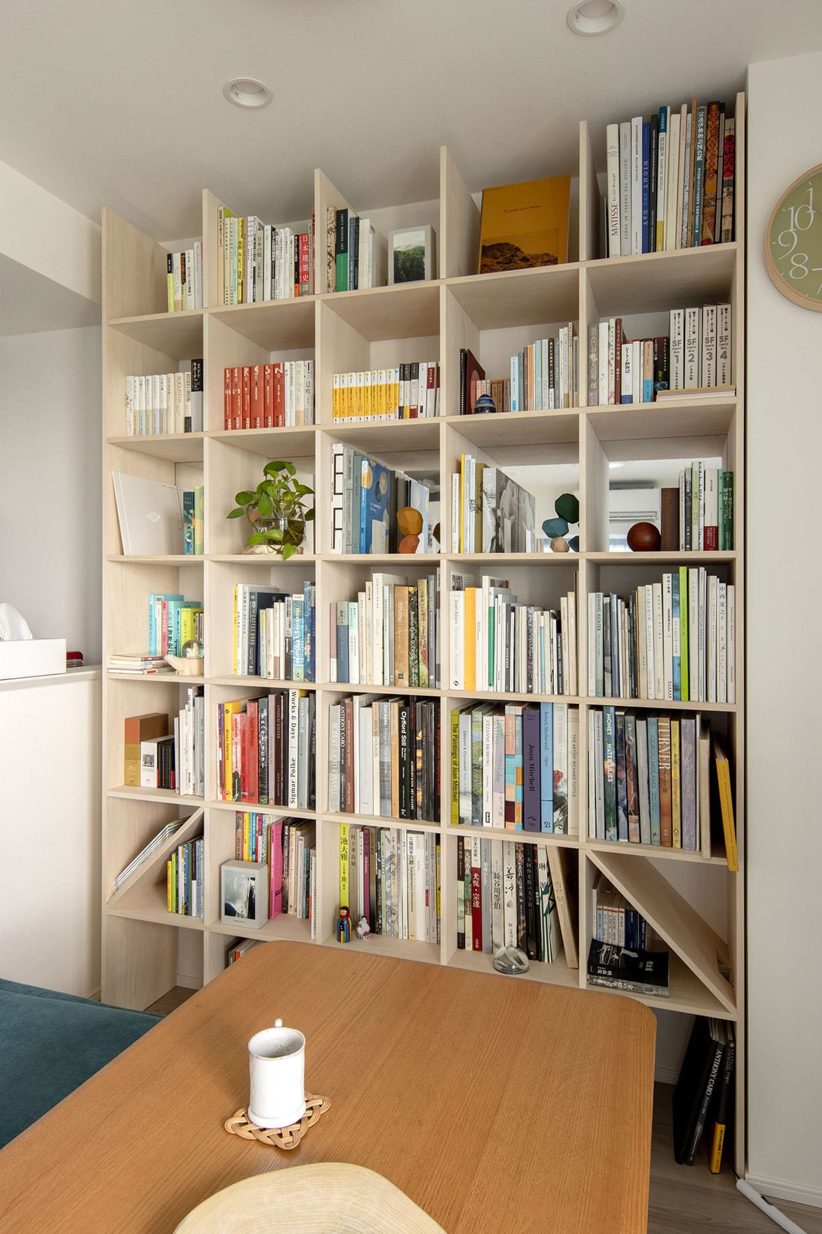 リビングダイニングの本棚 - Shelf 壁一面の本棚 奥行250mm - マルゲリータお客様事例