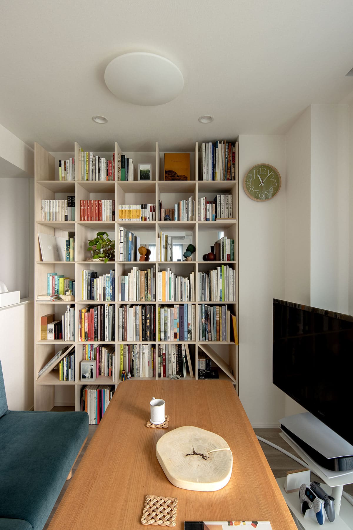 リビングダイニングの本棚 - Shelf 壁一面の本棚 奥行250mm - マルゲリータお客様事例