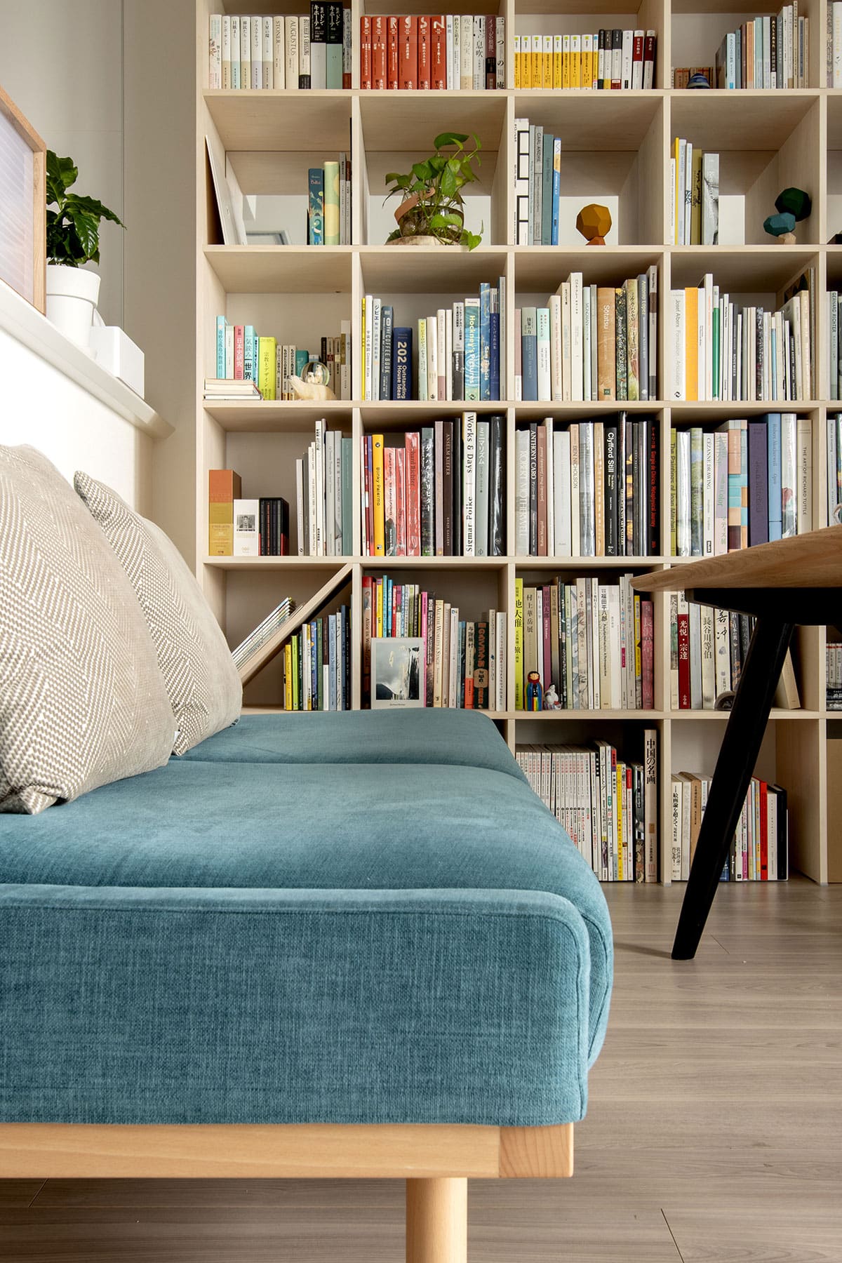 リビングダイニングの本棚 - Shelf 壁一面の本棚 奥行250mm - マルゲリータお客様事例