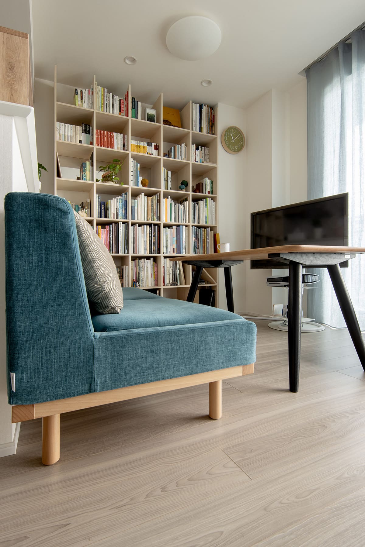 リビングダイニングの本棚 - Shelf 壁一面の本棚 奥行250mm - マルゲリータお客様事例