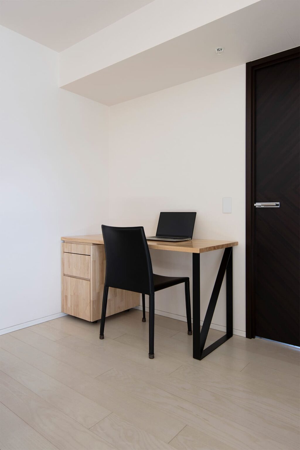 大人になっても使える学習机12選　一生使えるおしゃれなデスクの事例を紹介