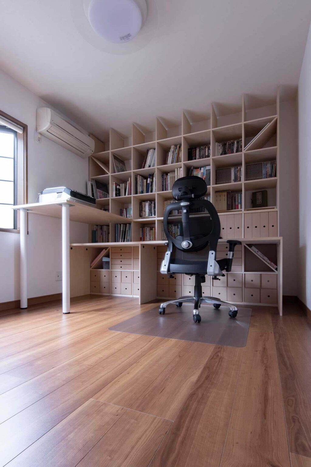 在宅デスクのおすすめ10選 おしゃれ・コンパクト・L字などのデスクの事例を紹介