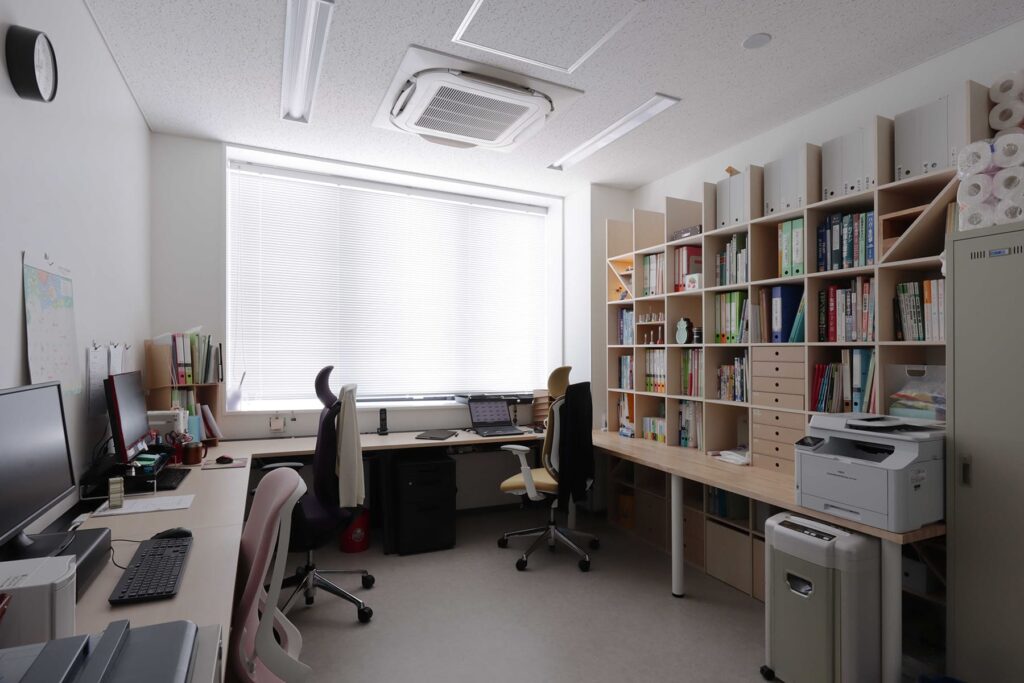 おすすめのおしゃれコーナーデスク14選　大きめ・小さめ・省スペースデスクの事例を紹介