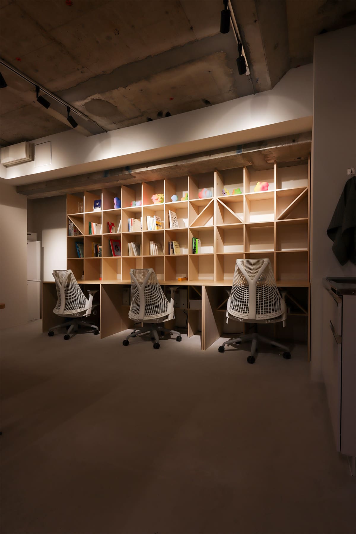 おしゃれなパソコンデスクのおすすめ11選　木製・コンパクト・ロータイプなどの事例を紹介