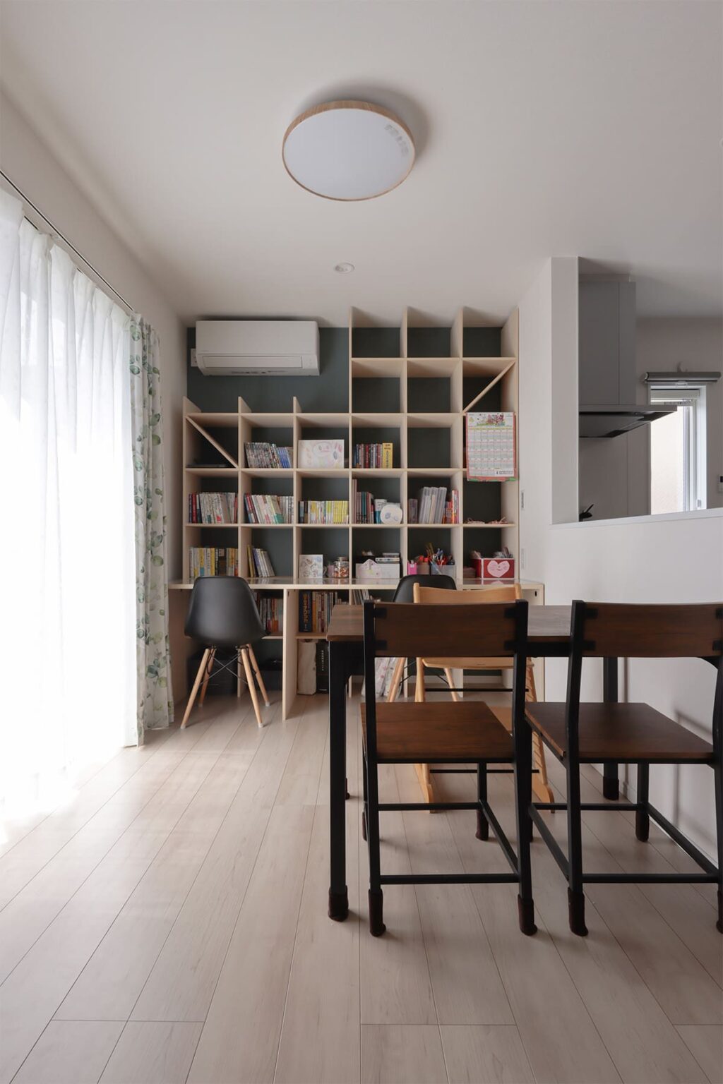 リビングに書斎を マンションでも作れる 書斎コーナーの間取りやレイアウトの事例を紹介