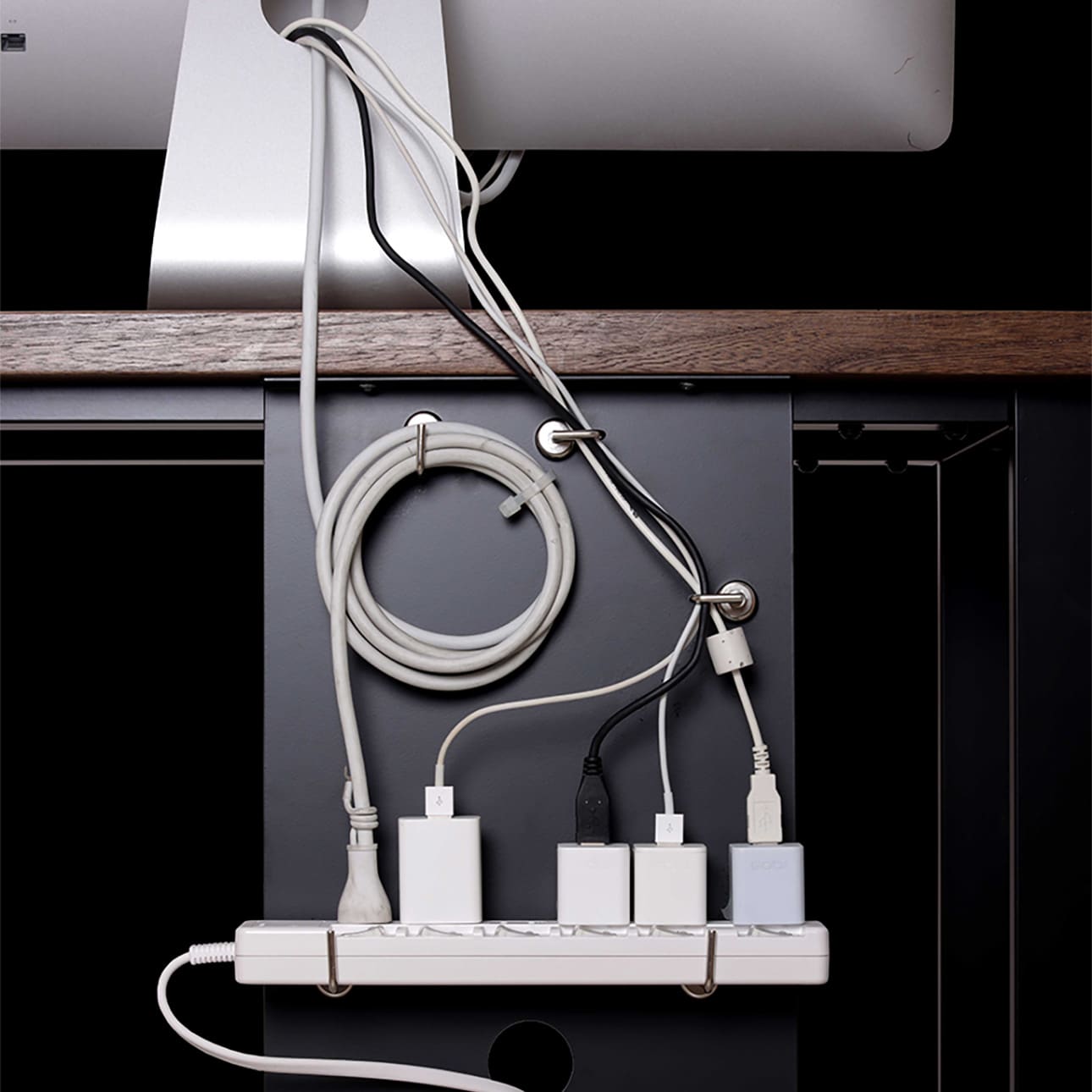 シンプルな机のおすすめ12選　大人や子ども向け・白・L字型のおしゃれデスクの事例を紹介