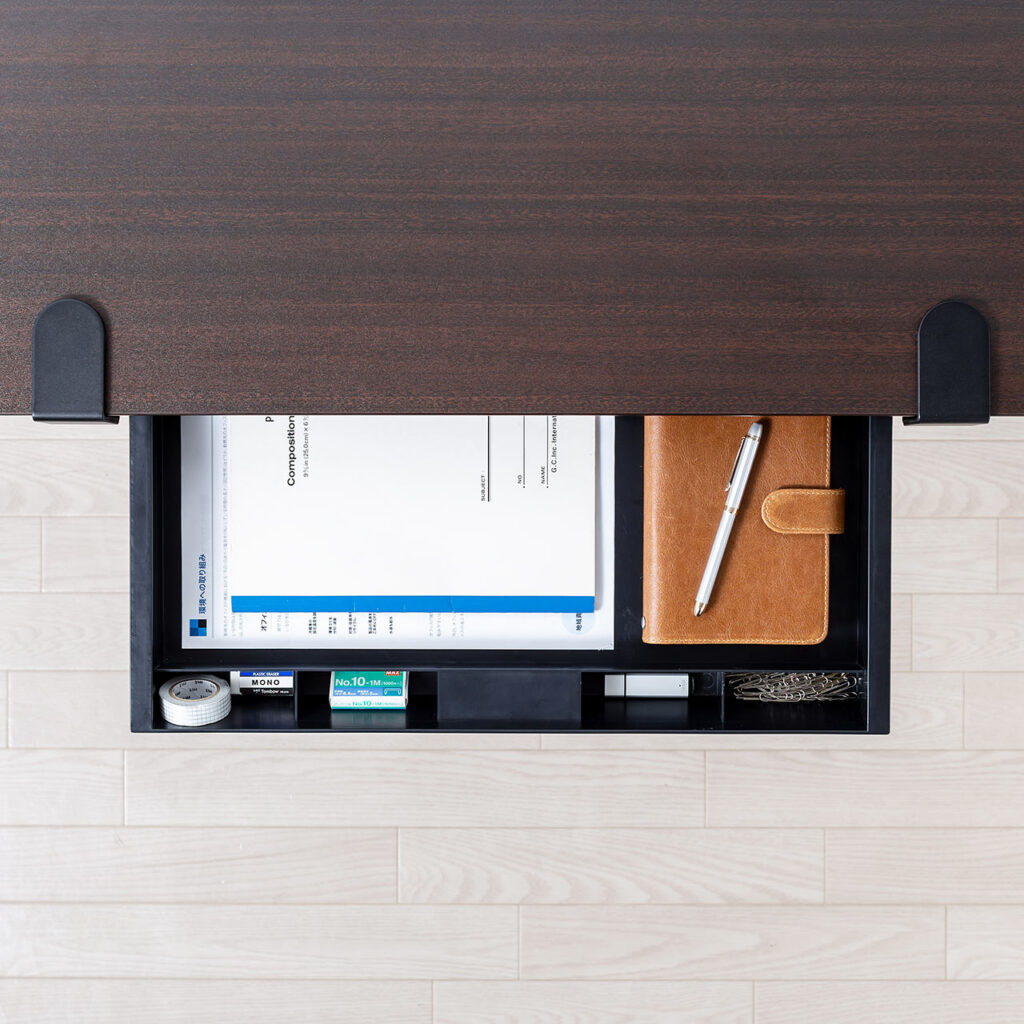 机の上の収納アイデア10選 卓上ラック・小物の収納・デスクと収納一体家具の事例を紹介