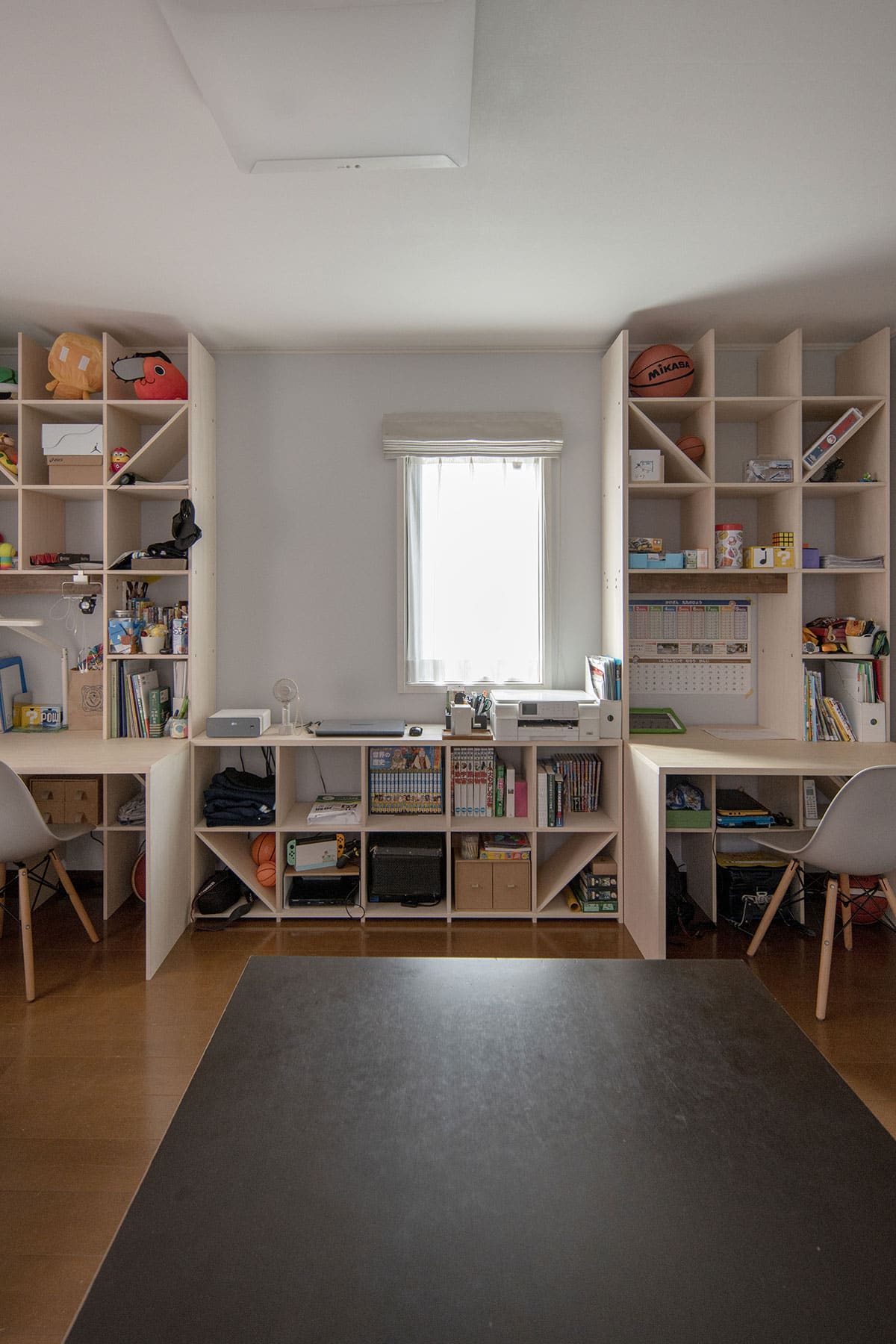 二人のお子様のリビング学習スペース - Shelf カウンター付き本棚 / ロータイプ本棚 - マルゲリータお客様事例