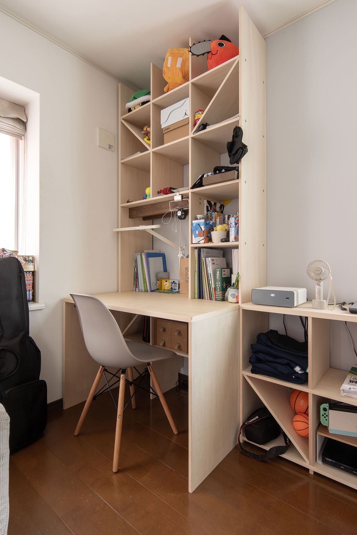 二人のお子様のリビング学習スペース - Shelf カウンター付き本棚 / ロータイプ本棚 - マルゲリータお客様事例