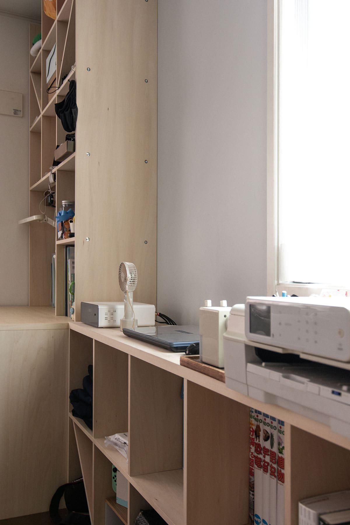 二人のお子様のリビング学習スペース - Shelf カウンター付き本棚 / ロータイプ本棚 - マルゲリータお客様事例