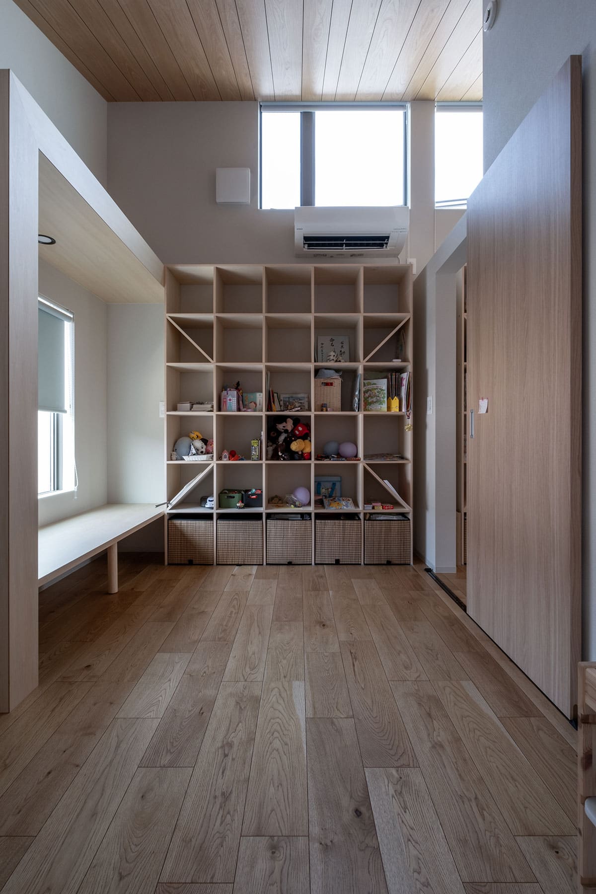 子供部屋の本棚 - Shelf 壁一面の本棚 奥行250mm - マルゲリータお客様事例