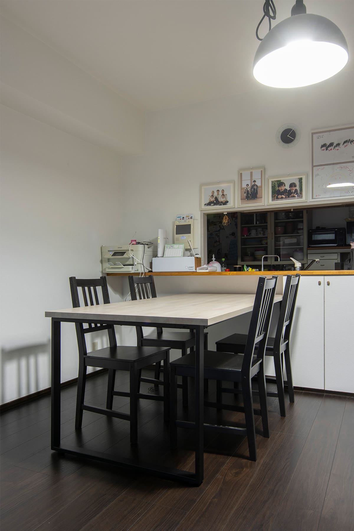 リビングの中心に - Tavola ダイニングテーブル スチール脚(RO)- マルゲリータお客様事例