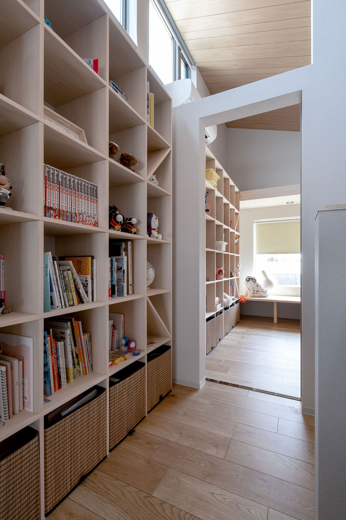 子供部屋の本棚 - Shelf 壁一面の本棚 奥行250mm - マルゲリータお客様事例