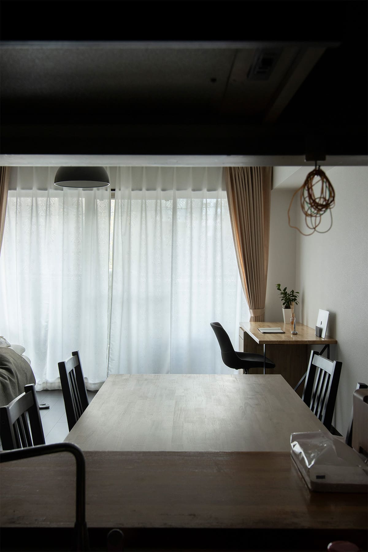 リビングの中心に - Tavola ダイニングテーブル スチール脚(RO)- マルゲリータお客様事例