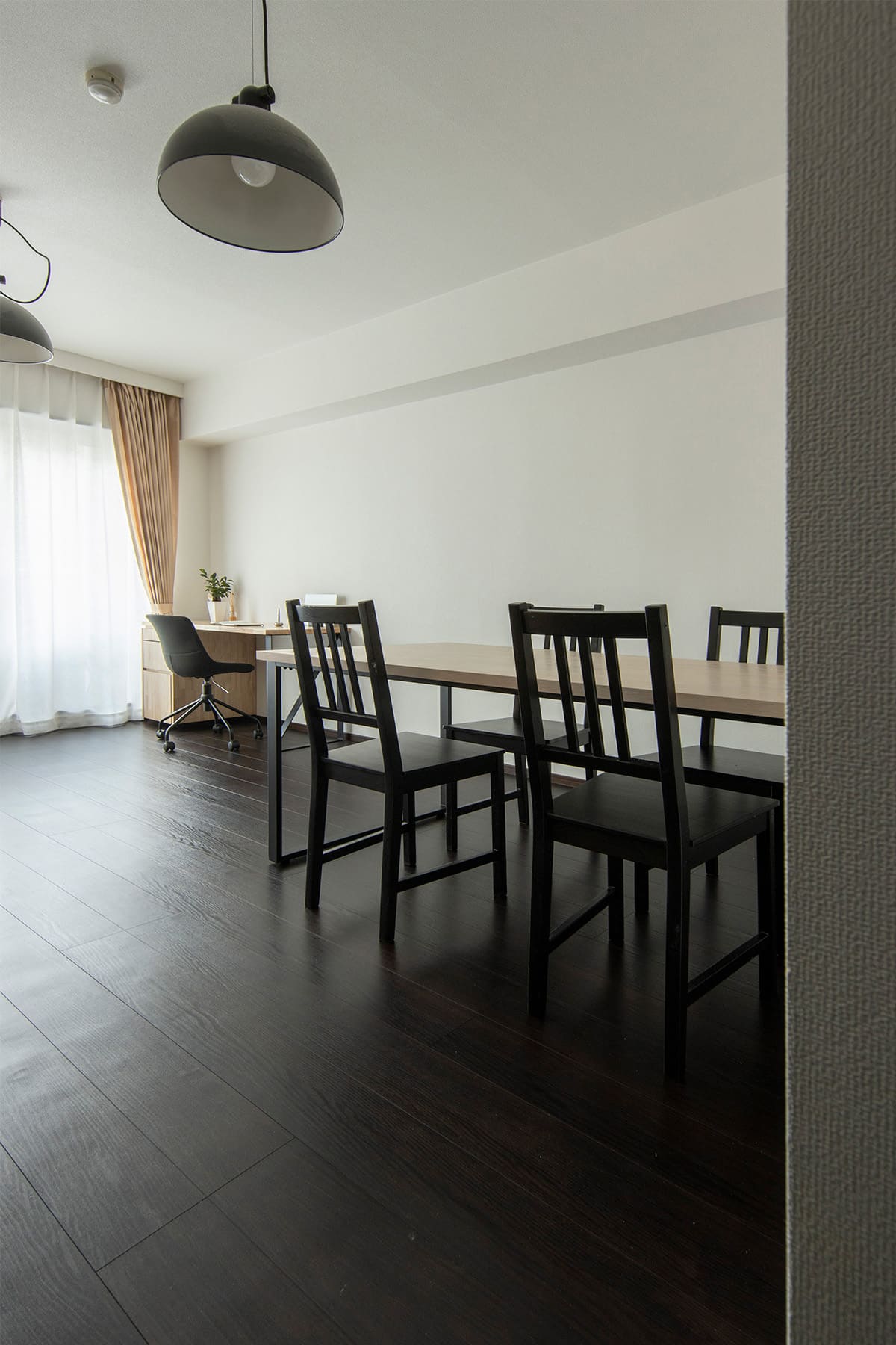 リビングの中心に - Tavola ダイニングテーブル スチール脚(RO)- マルゲリータお客様事例