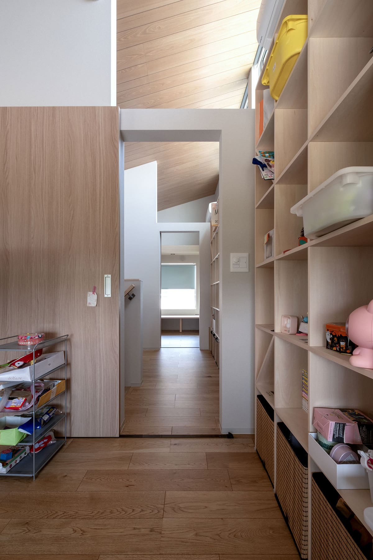 子供部屋の本棚 - Shelf 壁一面の本棚 奥行250mm - マルゲリータお客様事例