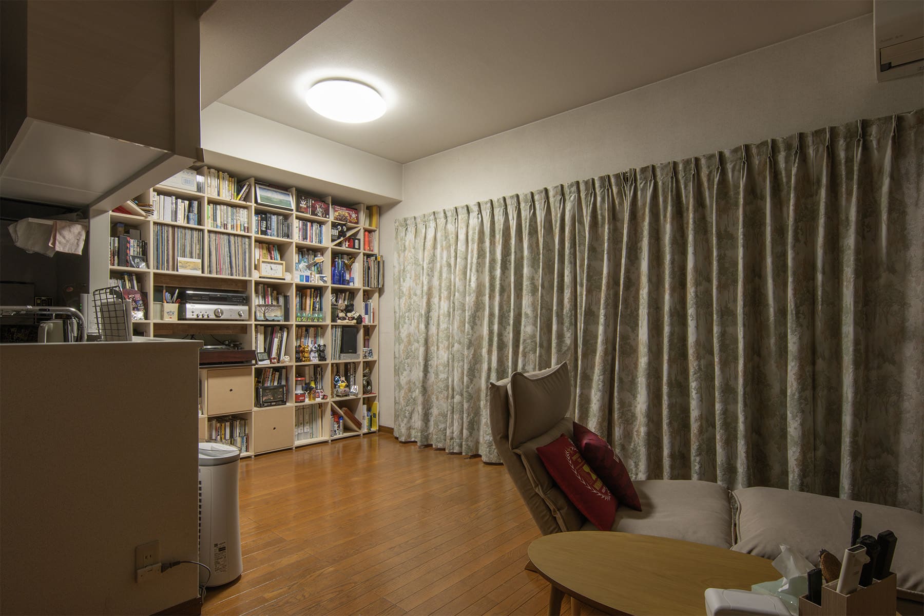 リビングのレコード棚 - Shelf 壁一面の本棚 奥行350mm - マルゲリータお客様事例