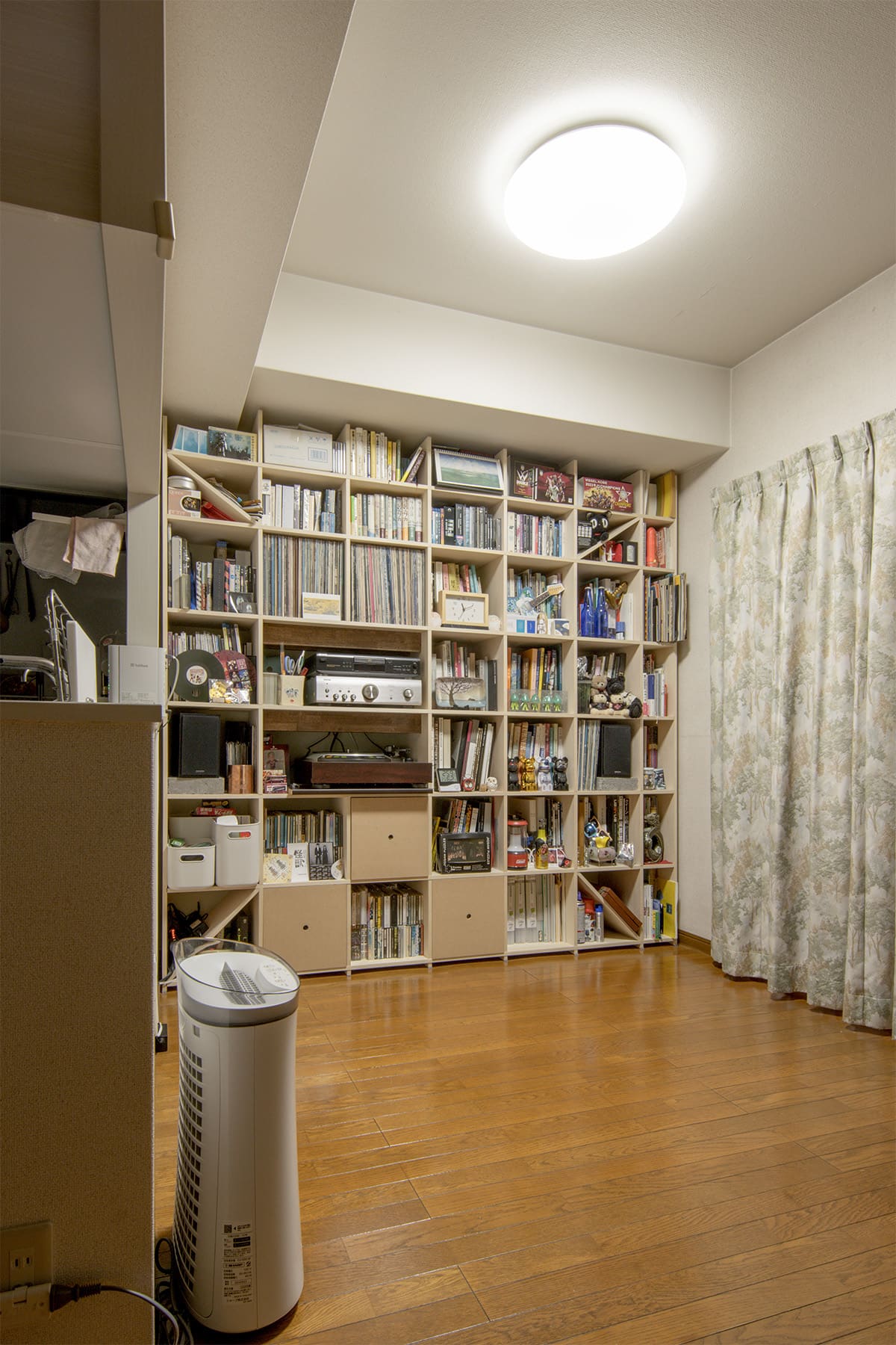 リビングのレコード棚 - Shelf 壁一面の本棚 奥行350mm - マルゲリータお客様事例