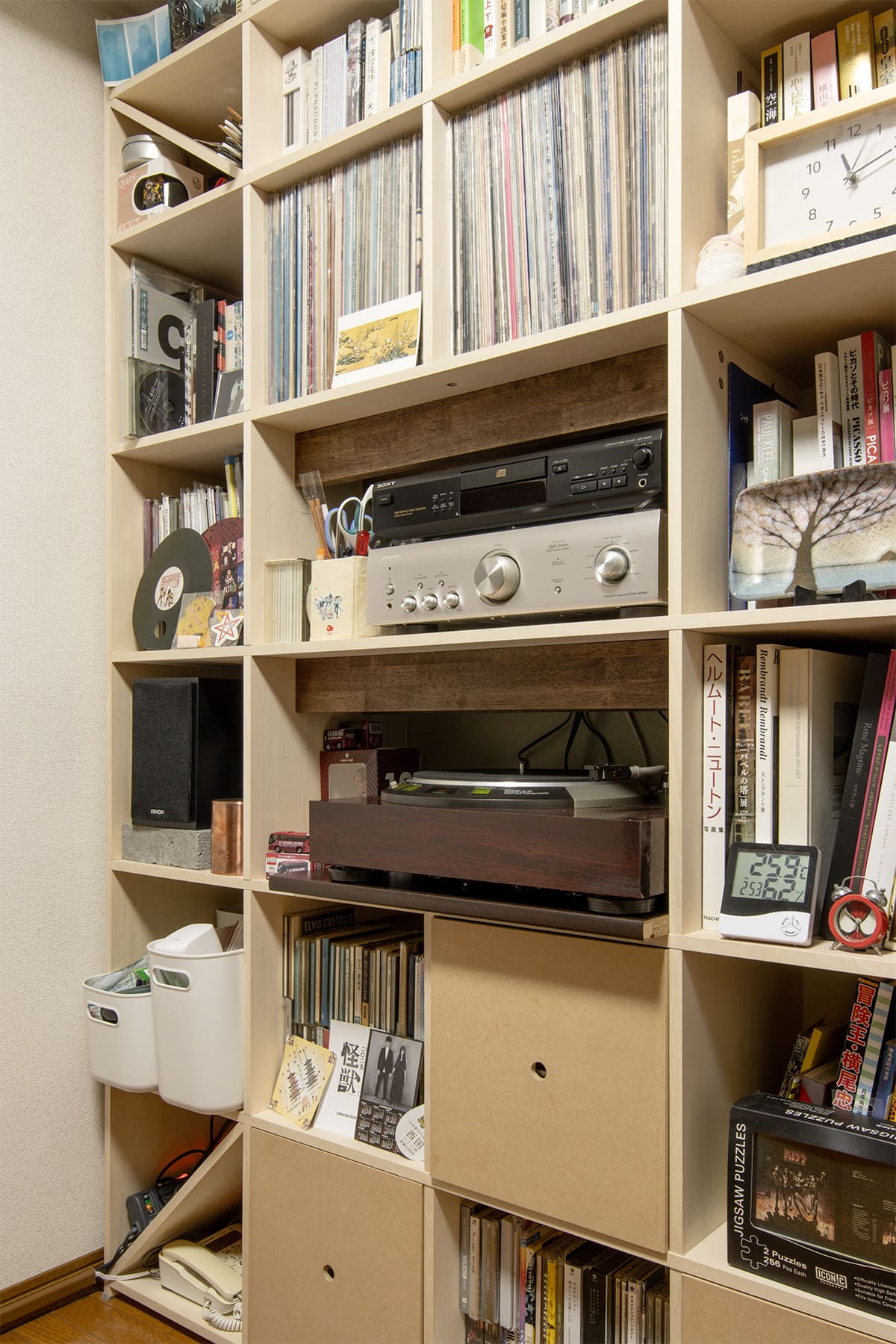 リビングのレコード棚 - Shelf 壁一面の本棚 奥行350mm - マルゲリータお客様事例