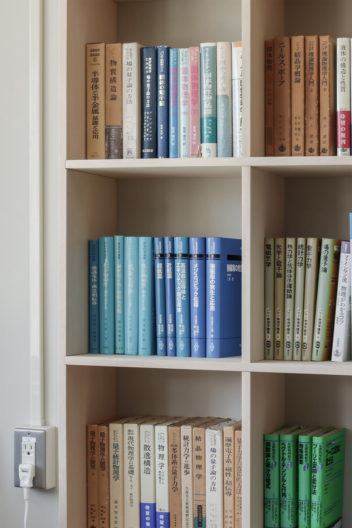 大学の研究室の本棚 - Shelf 壁一面の本棚 奥行250mm - マルゲリータお客様事例