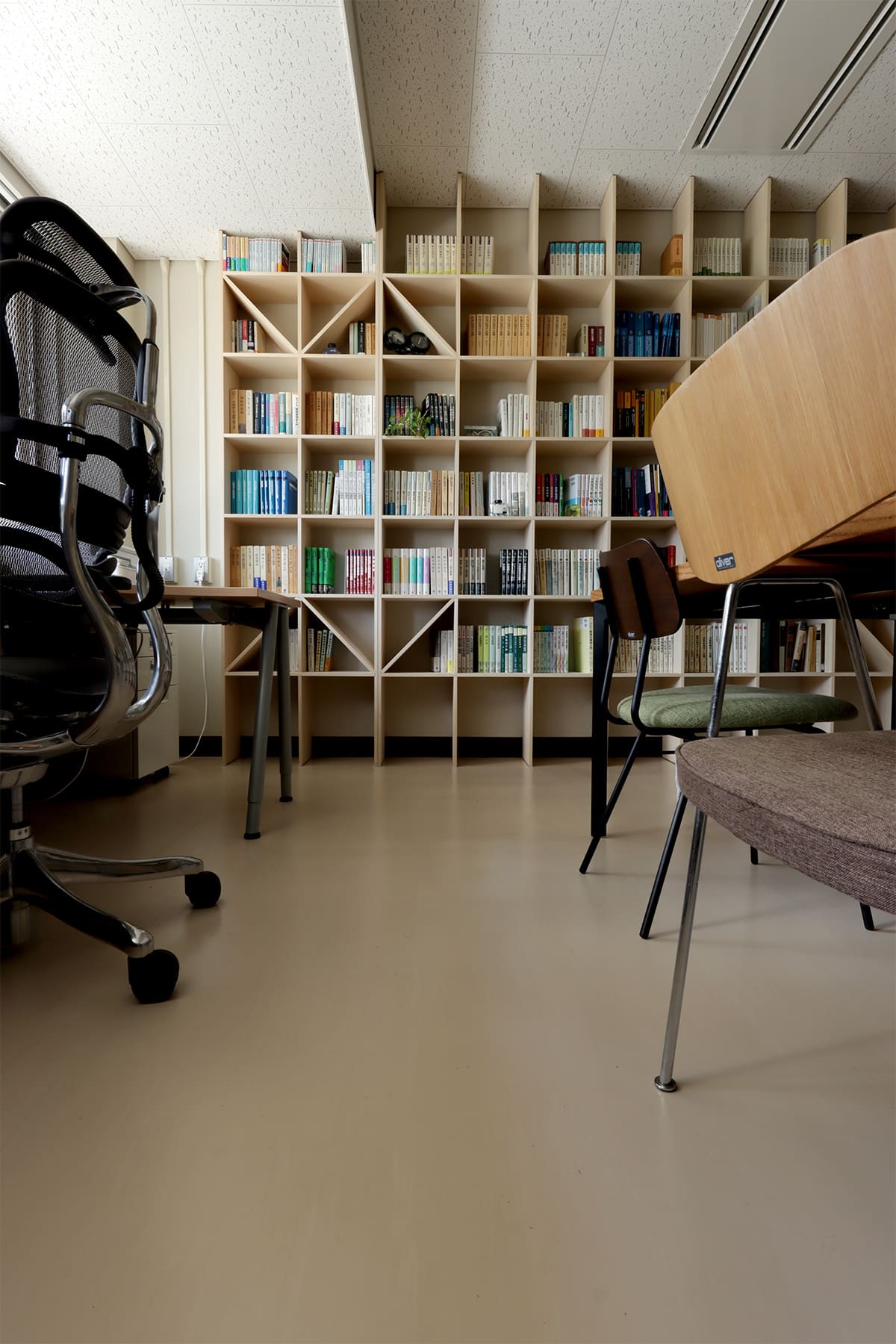 大学の研究室の本棚 - Shelf 壁一面の本棚 奥行250mm - マルゲリータお客様事例