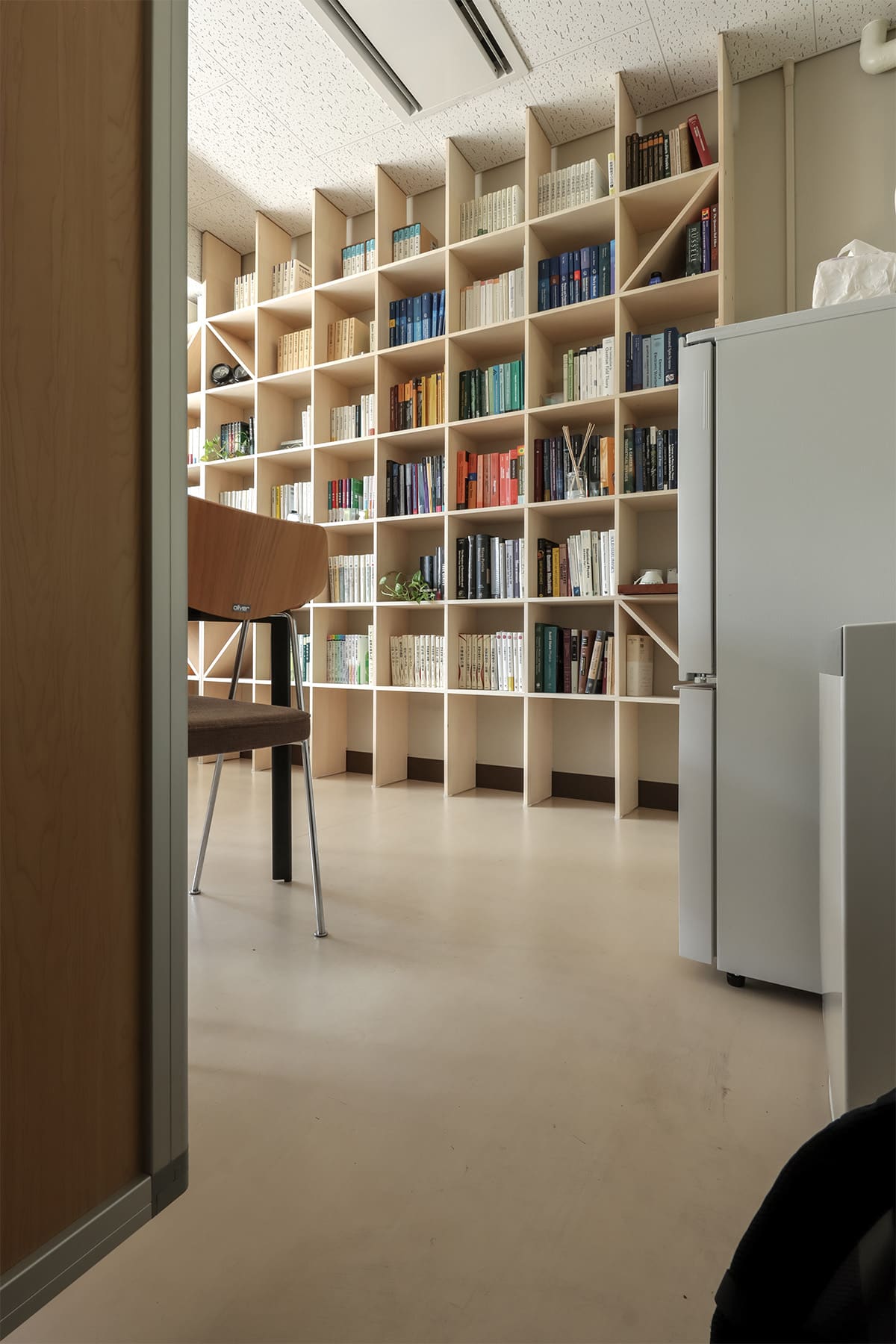 大学の研究室の本棚 - Shelf 壁一面の本棚 奥行250mm - マルゲリータお客様事例