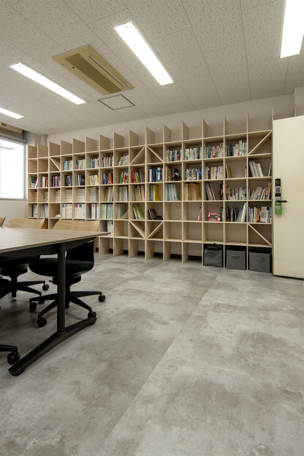 大学の研究室の本棚 - Shelf 壁一面の本棚 奥行250mm - マルゲリータお客様事例