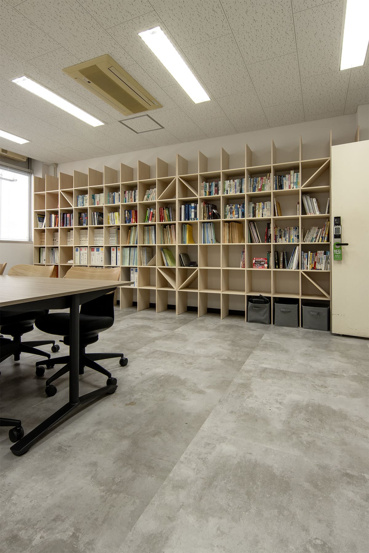 大学の研究室の本棚 - Shelf 壁一面の本棚 奥行250mm - マルゲリータお客様事例