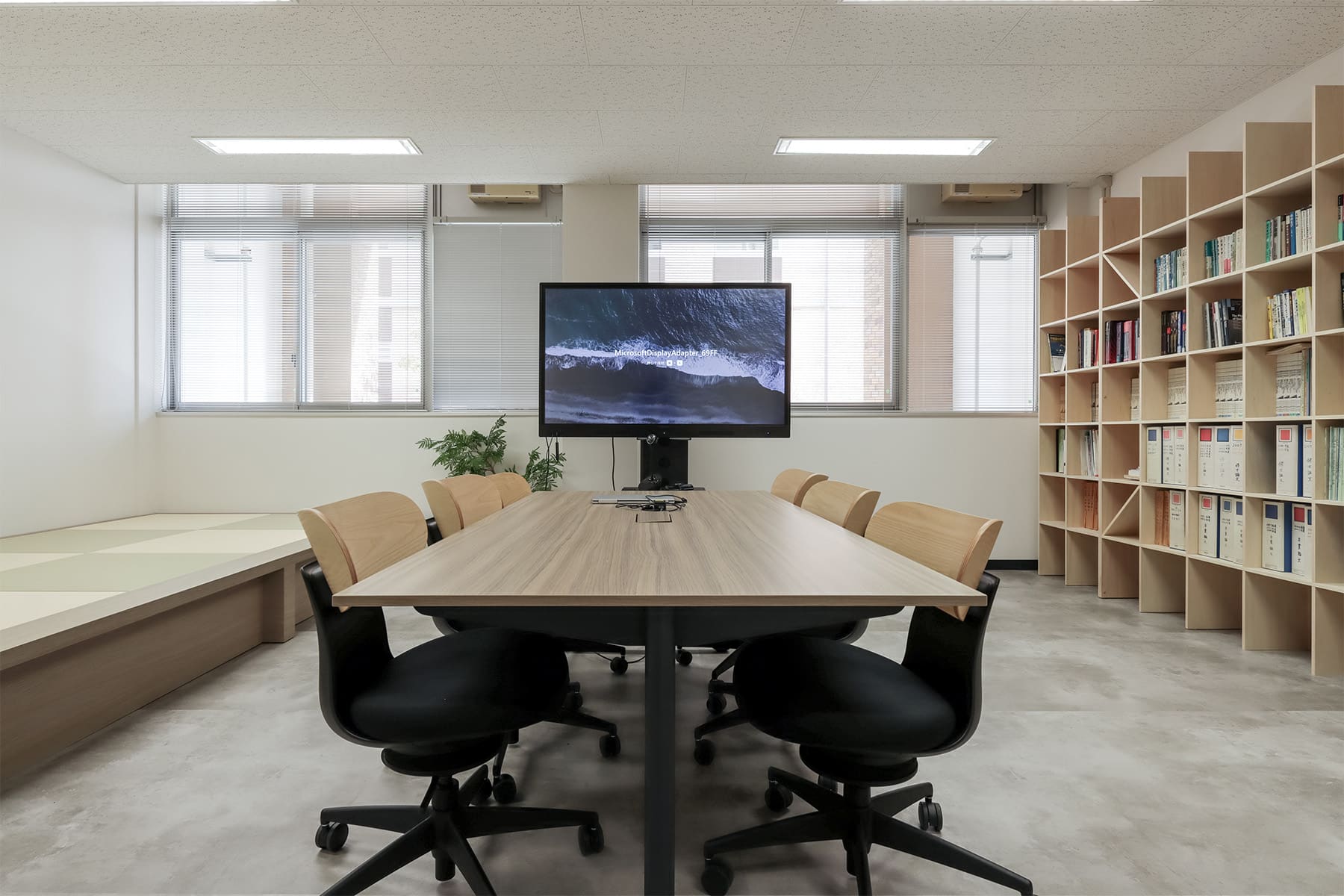 大学の研究室の本棚 - Shelf 壁一面の本棚 奥行250mm - マルゲリータお客様事例