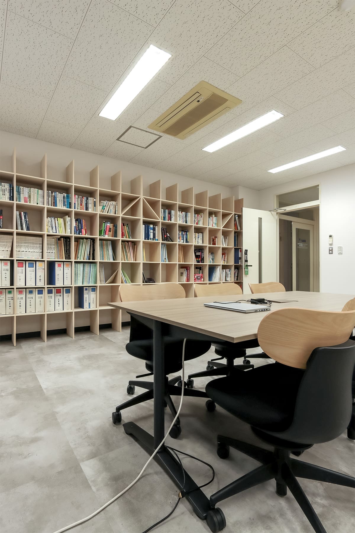 大学の研究室の本棚 - Shelf 壁一面の本棚 奥行250mm - マルゲリータお客様事例