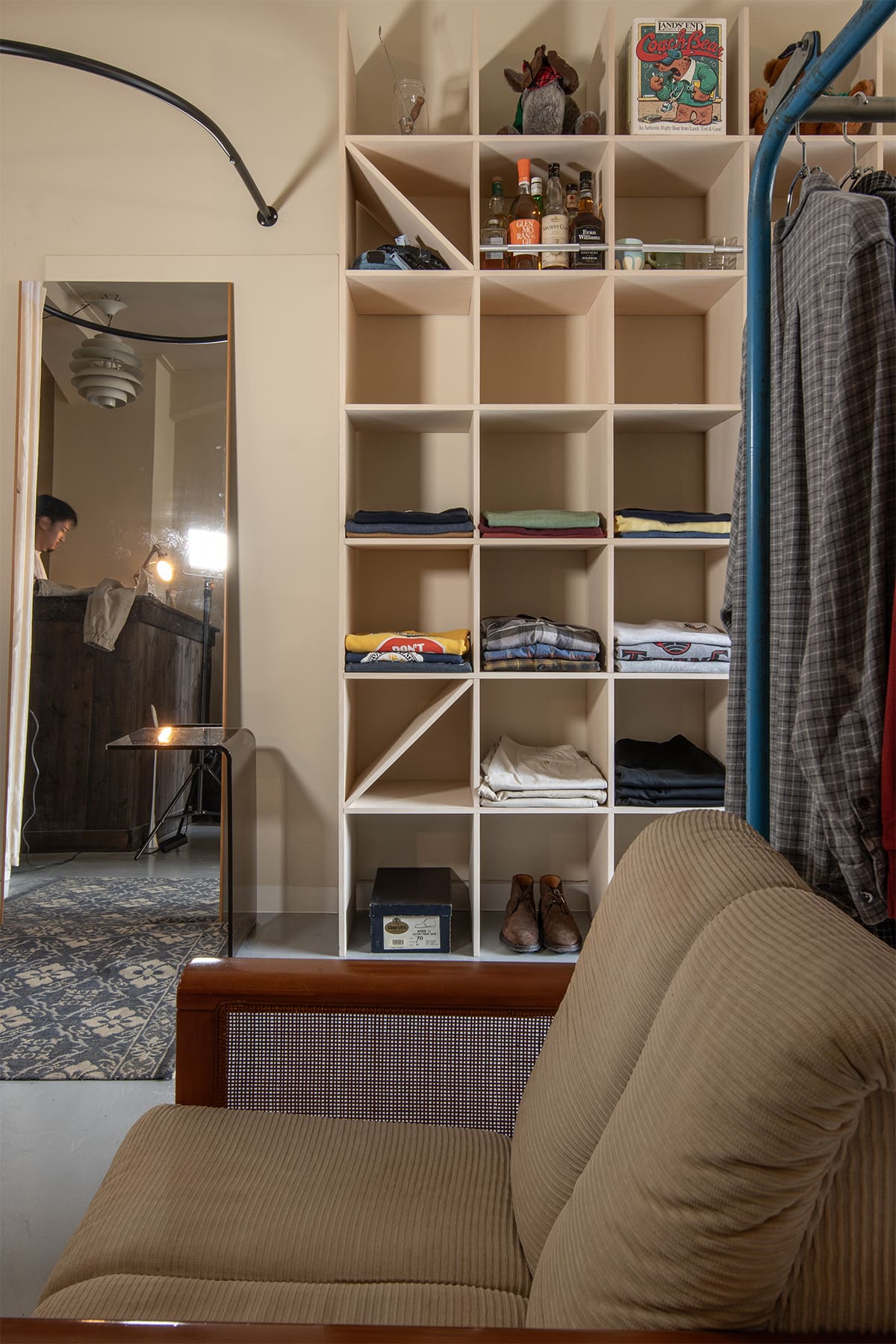 ヴィンテージショップ「kiven」様の店舗什器 - Shelf 壁一面の本棚 - マルゲリータお客様事例